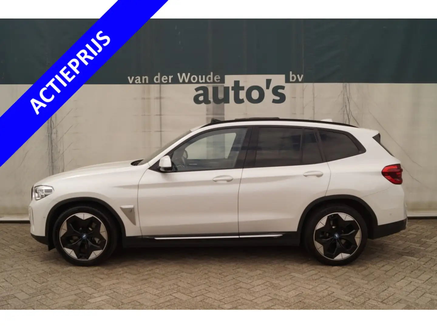 BMW iX3 80kWh High Executive -PANO-LEER-ECC- Wit - 1
