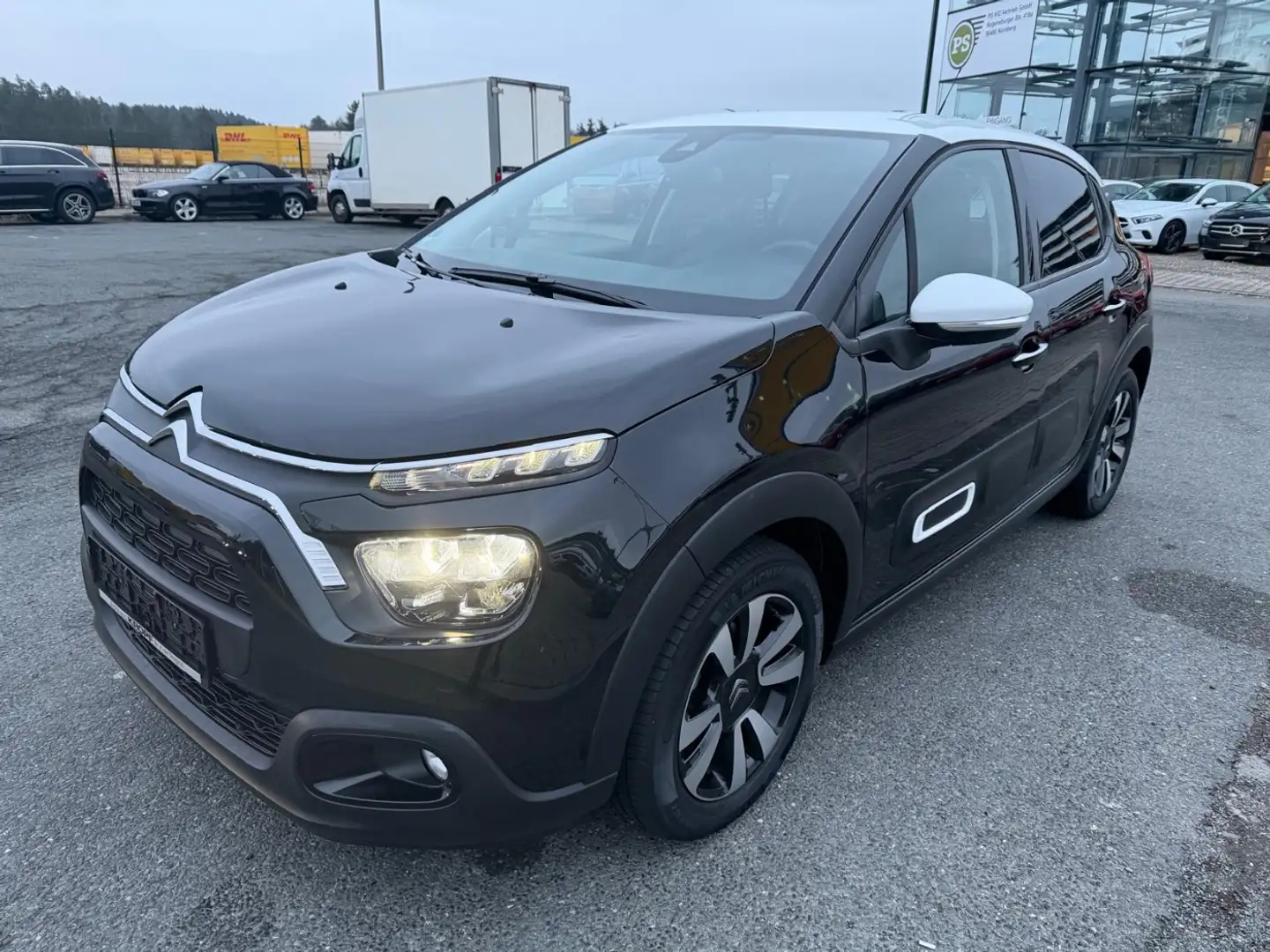 Citroen C3 1.2 PureTech 110 Shine LED+Navi+SHZ+KeyLess Schwarz - 2