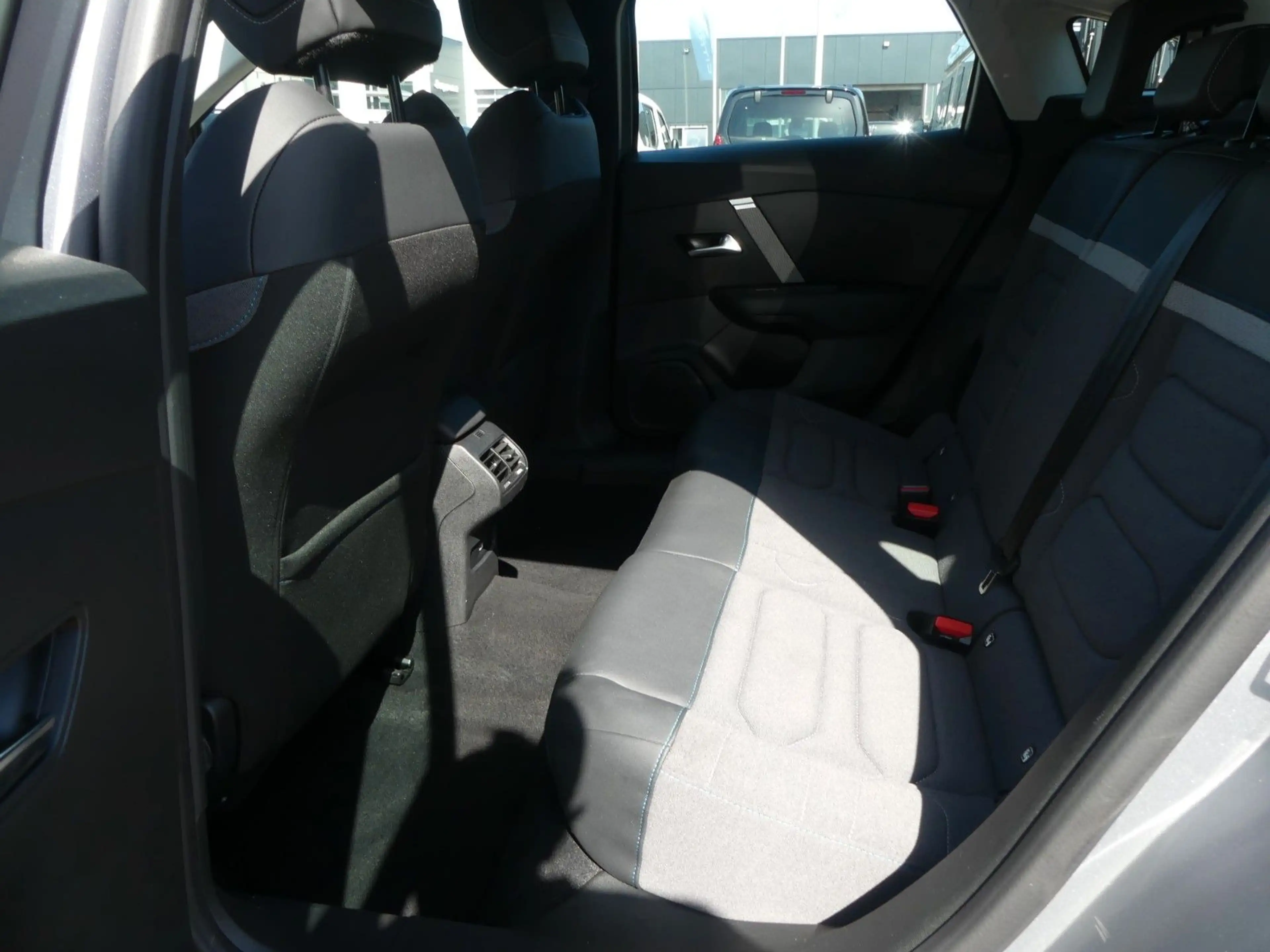 Citroen C4 PureTech 130 S&S Plus — photo 10