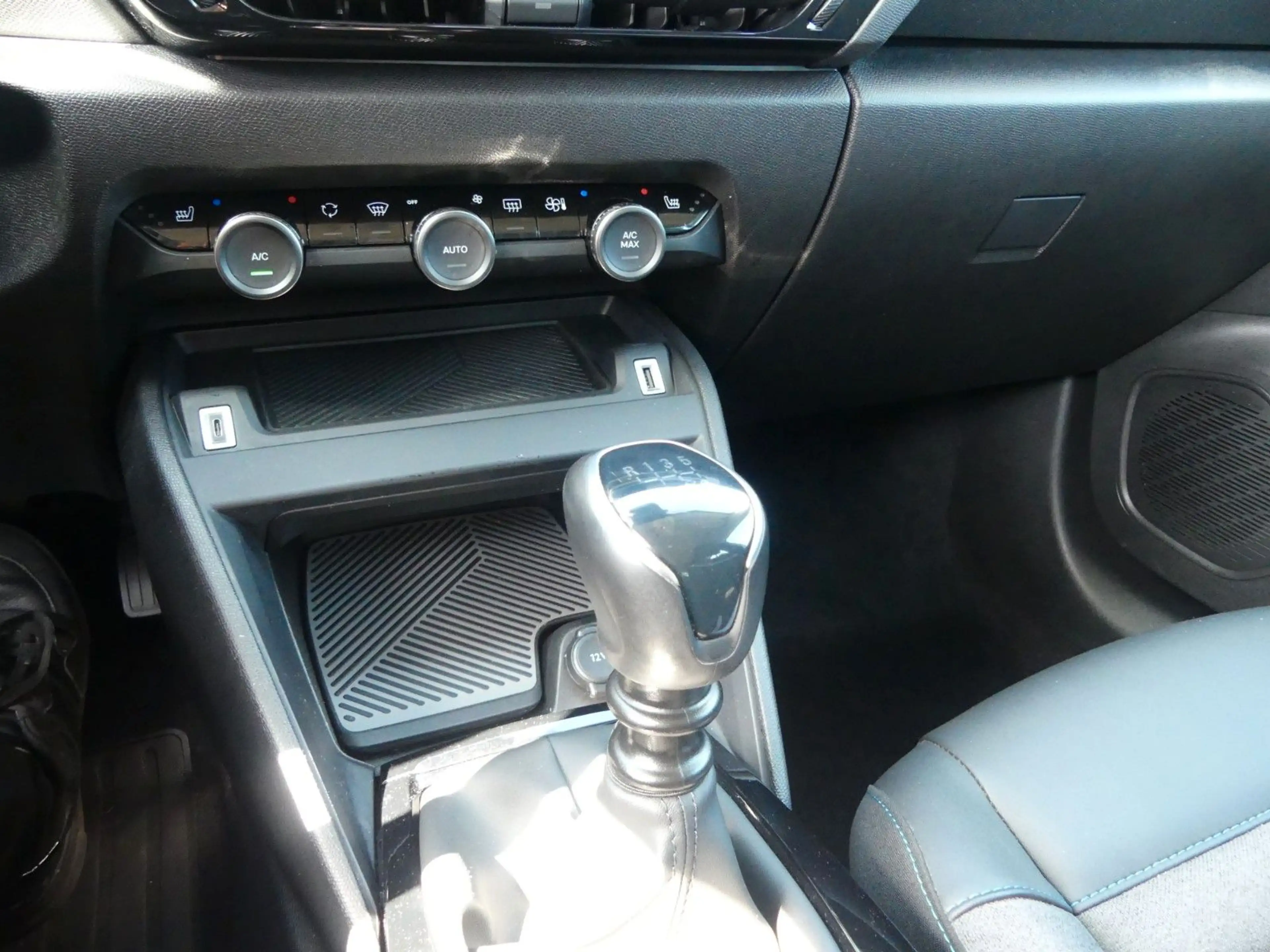 Citroen C4 PureTech 130 S&S Plus — photo 14