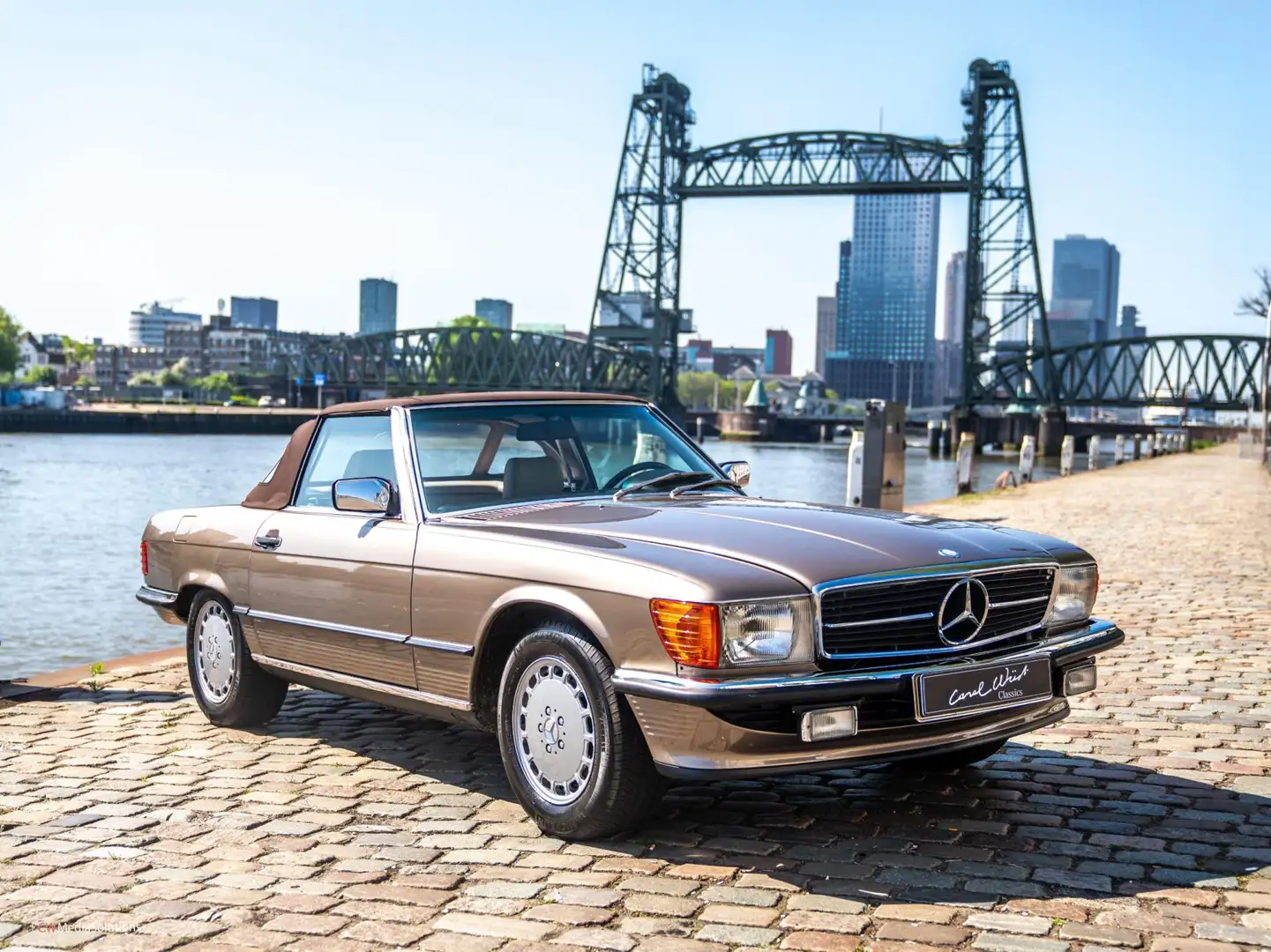 Mercedes-Benz SL 560 Marrone - 1