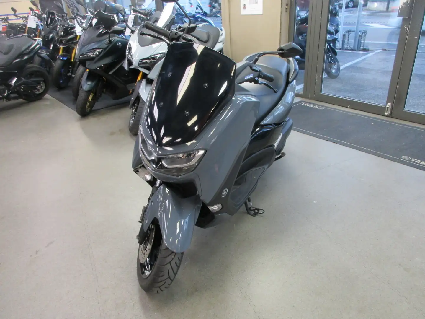 Yamaha NMAX Gris - 2