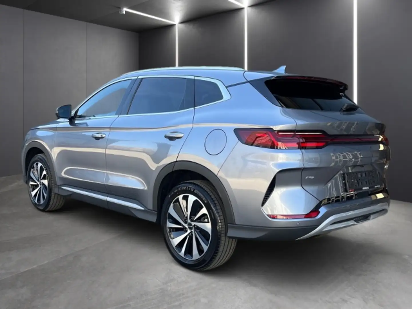 BYD Seal U DM-i Design AWD Grau - 2