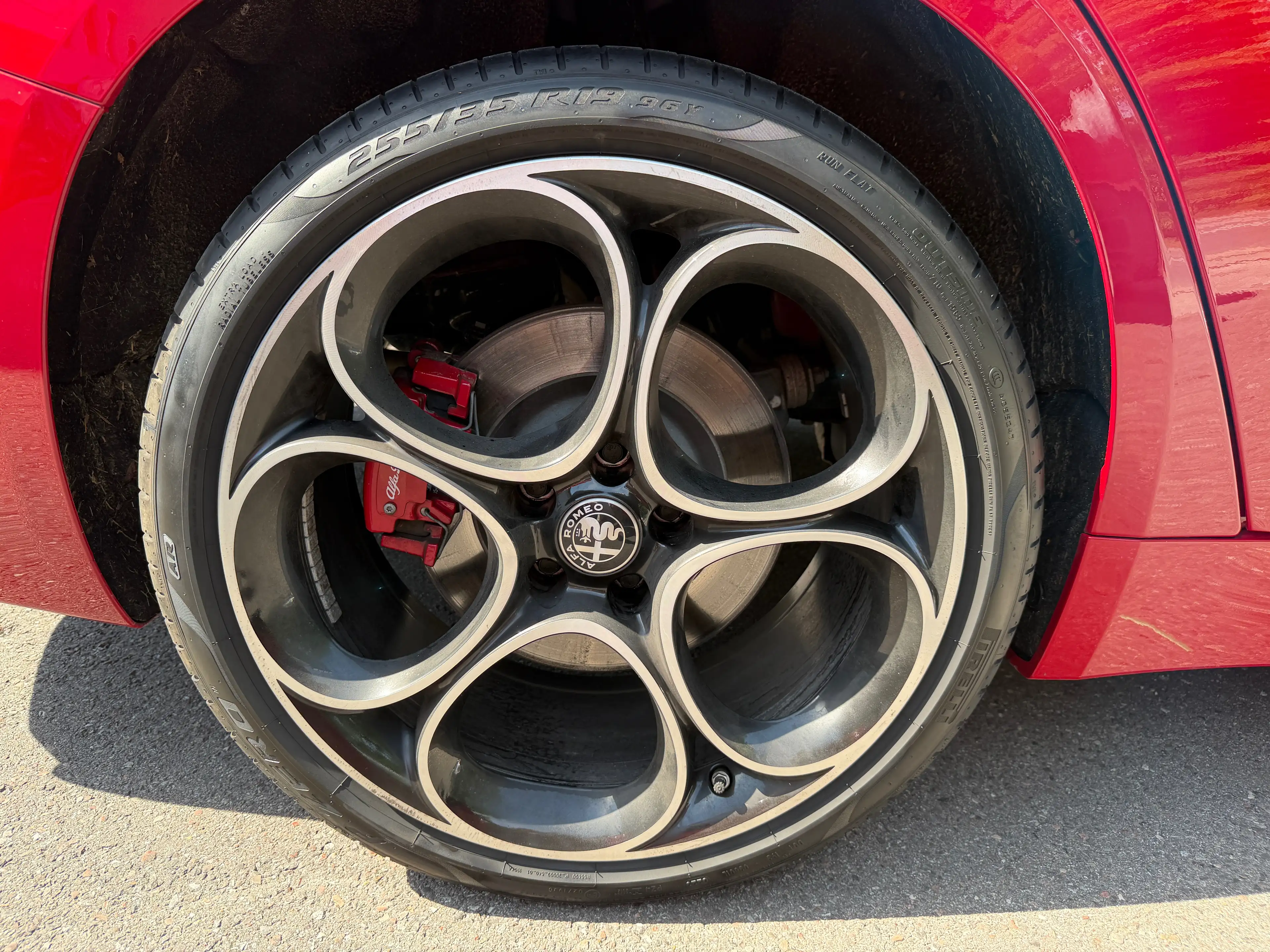Alfa Romeo Giulia Competizione Q4 — photo 14