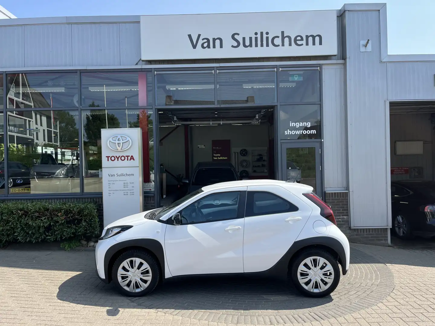 Toyota Aygo X 1.0 VVT-i MT Play Wit - 2