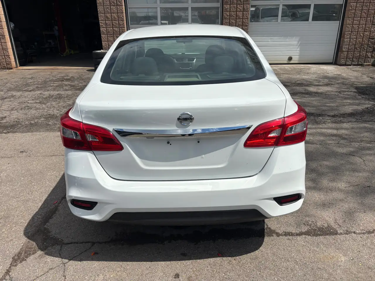 Nissan Sentra снимка Nissan Sentra