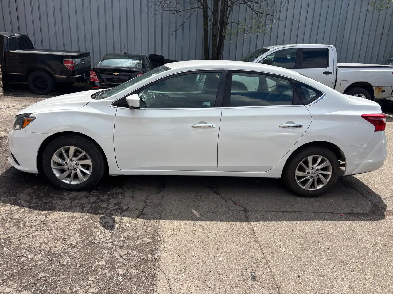 Nissan Sentra снимка Nissan Sentra