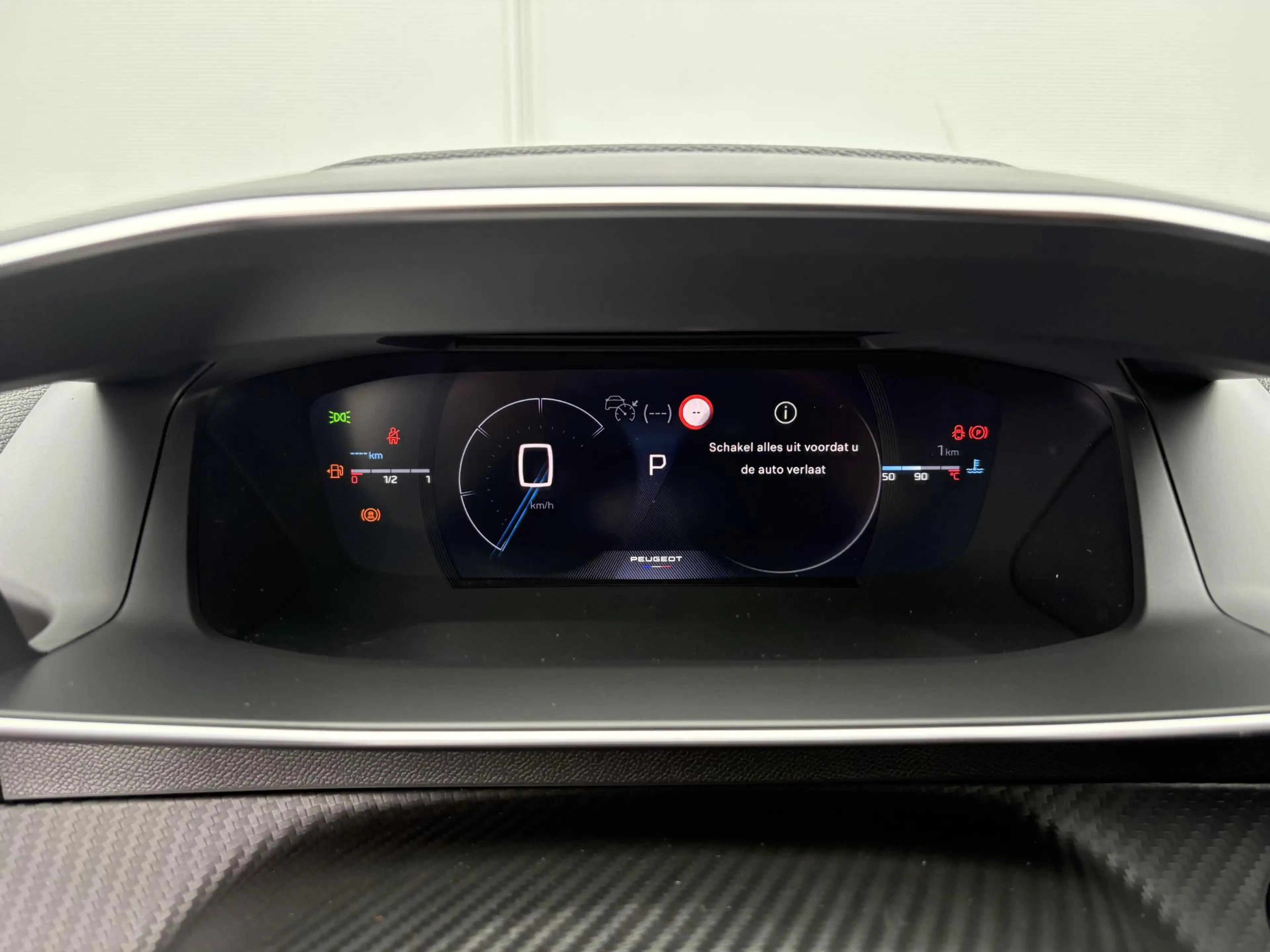Peugeot 2008 1.2 Hybrid 145 GT | Elektrische stoelen | Adaptiev — photo 12