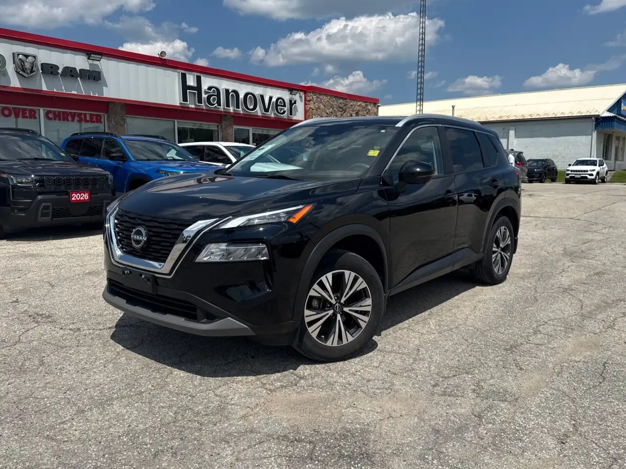 2023 Nissan Rogue SV — photo 1