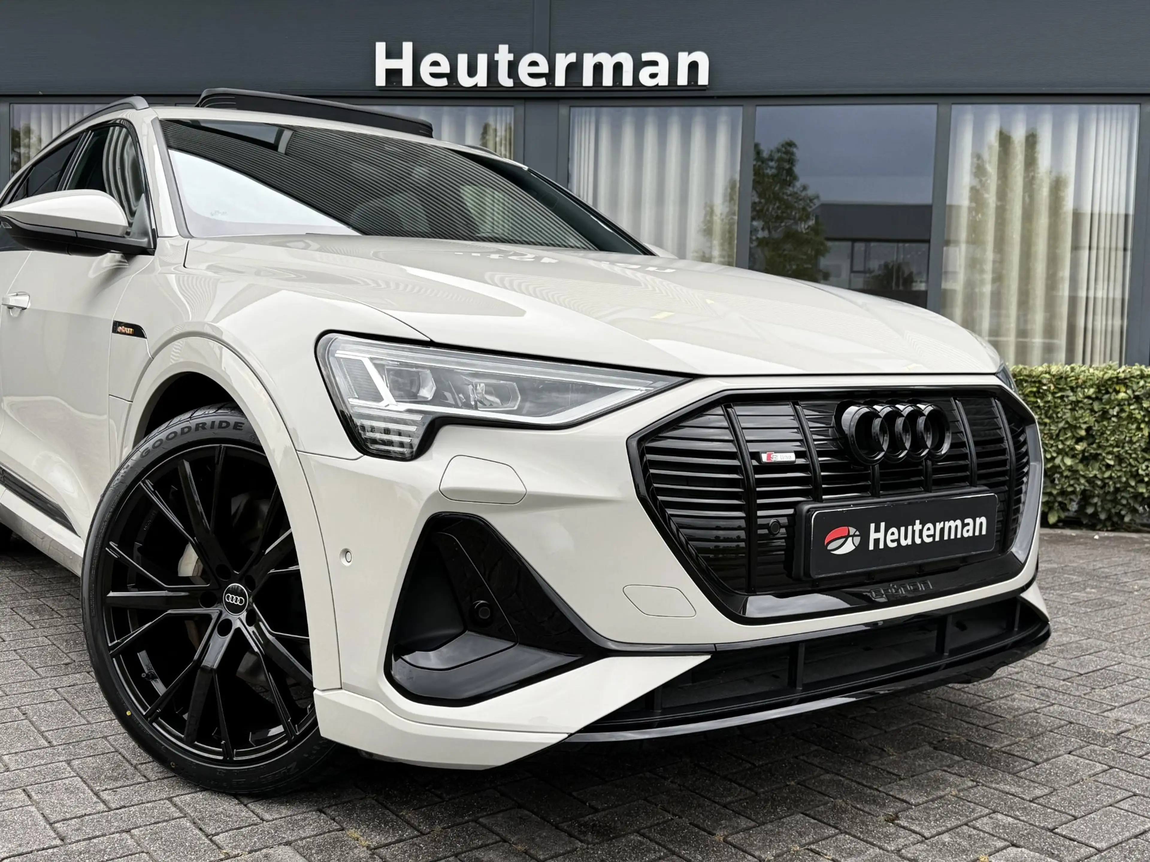 Audi e-tron 50 Quattro S line Black Edition/Pano/Krijt/96%SOH — photo 9