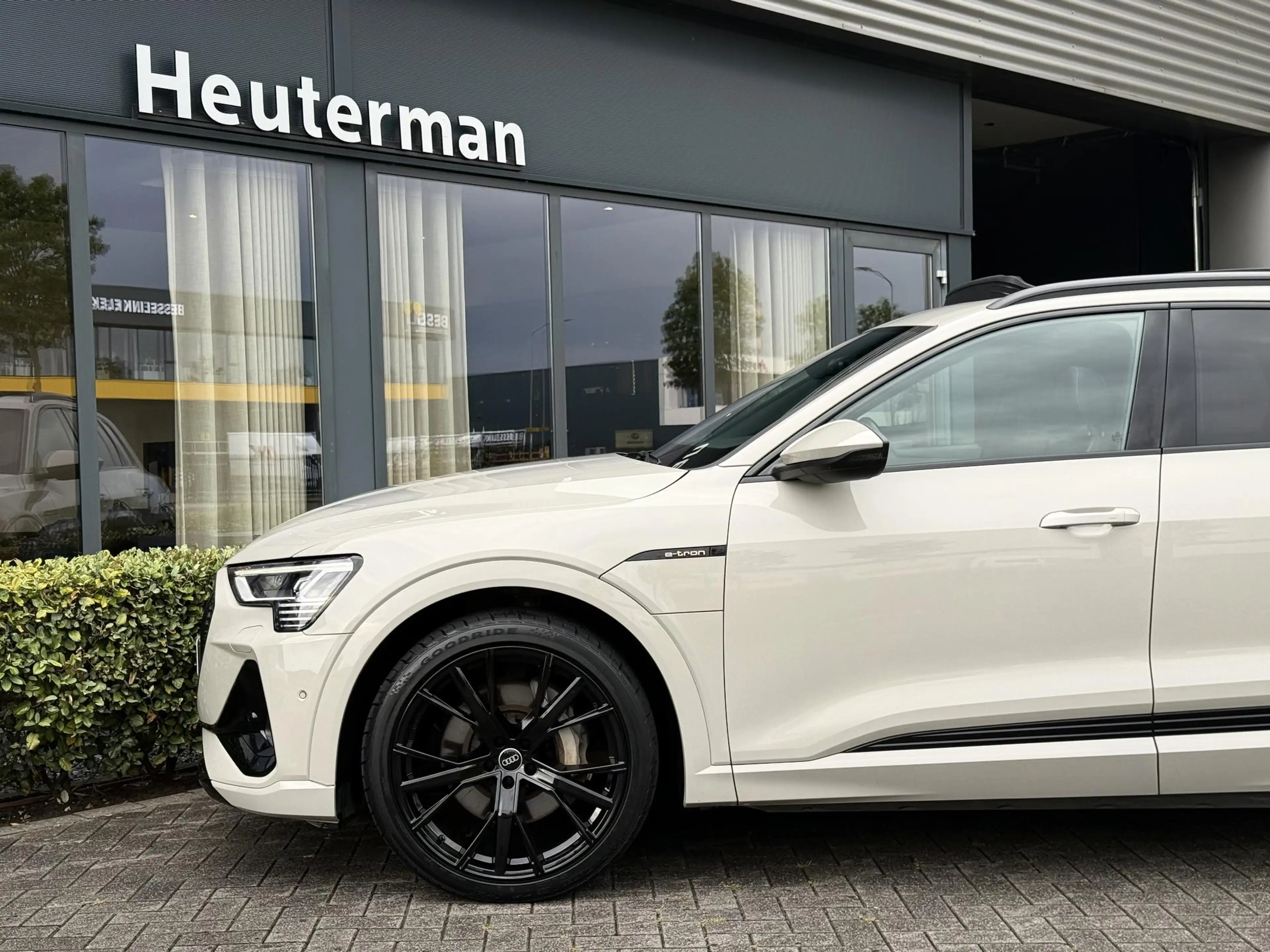 Audi e-tron 50 Quattro S line Black Edition/Pano/Krijt/96%SOH — photo 15