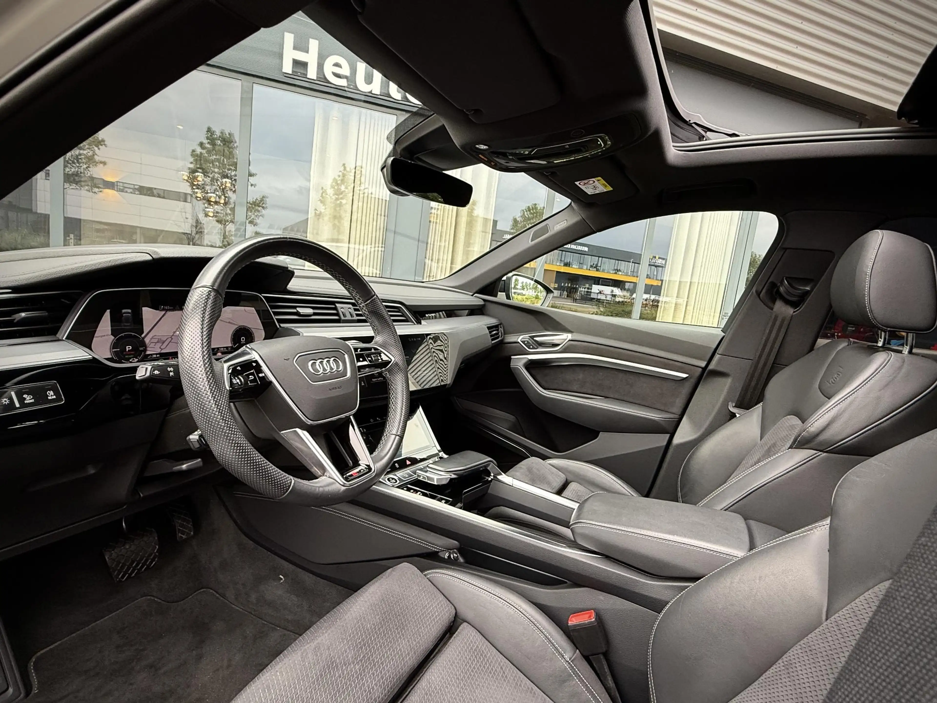 Audi e-tron 50 Quattro S line Black Edition/Pano/Krijt/96%SOH — photo 3
