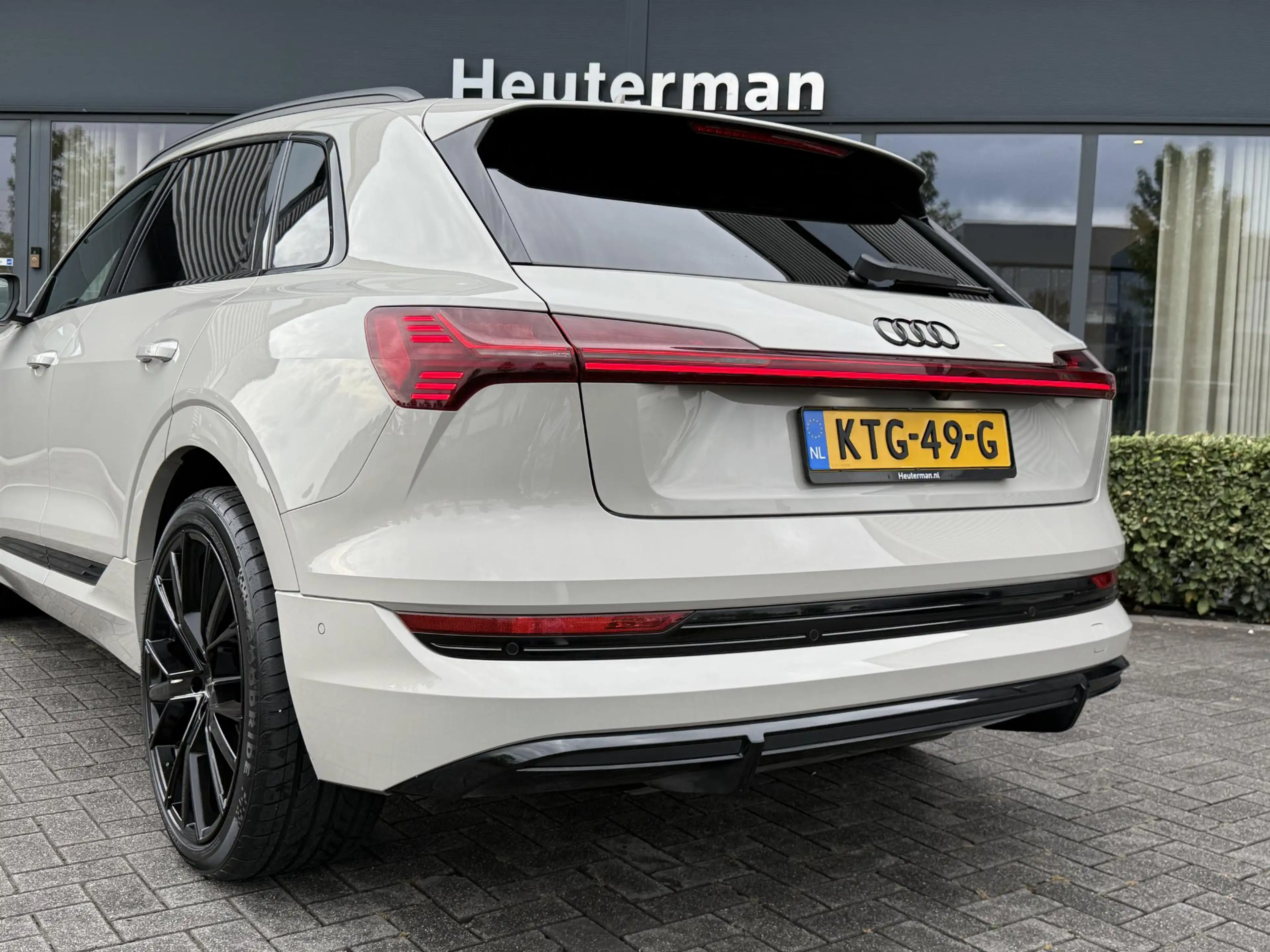 Audi e-tron 50 Quattro S line Black Edition/Pano/Krijt/96%SOH — photo 10