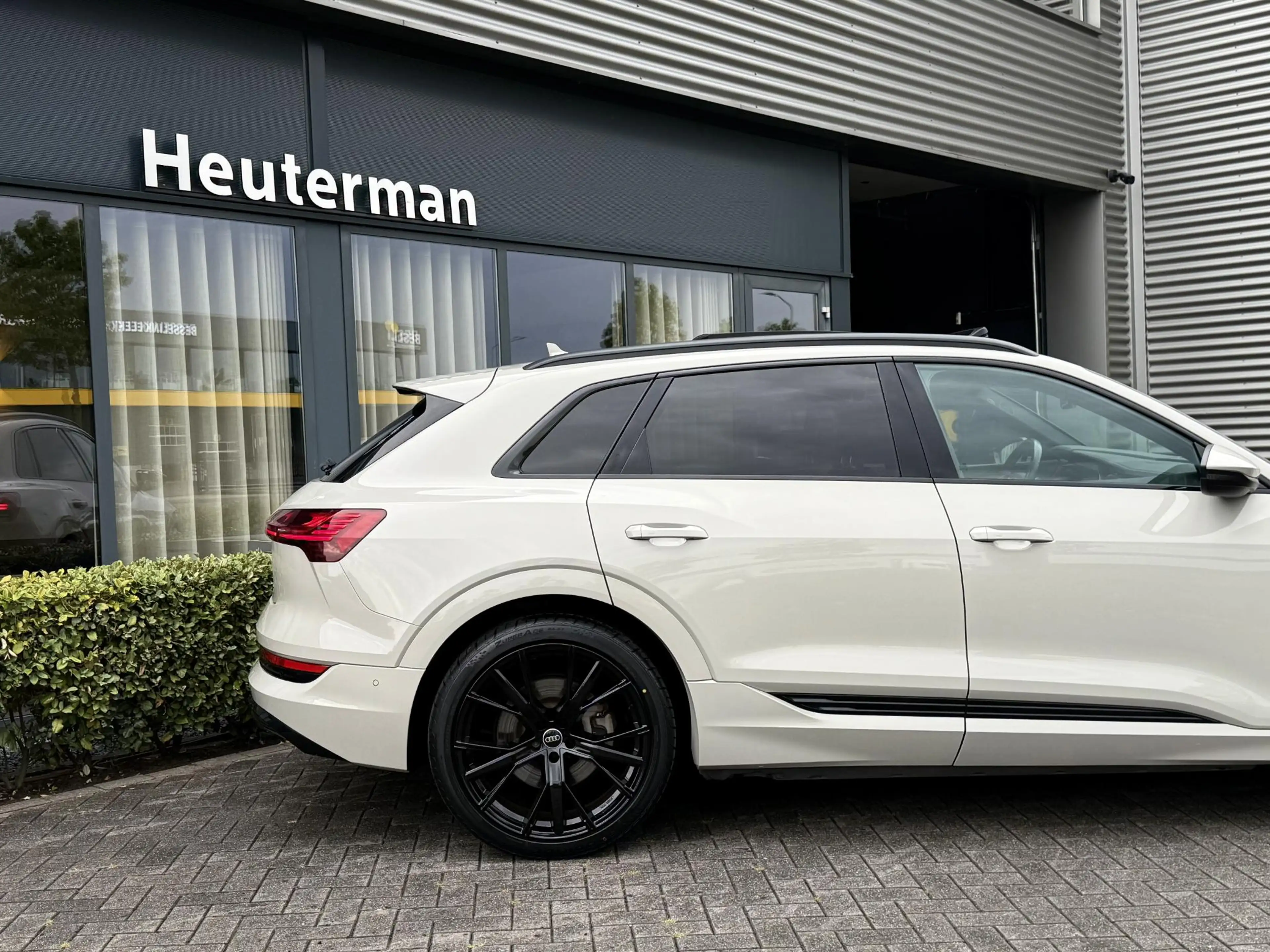 Audi e-tron 50 Quattro S line Black Edition/Pano/Krijt/96%SOH — photo 16