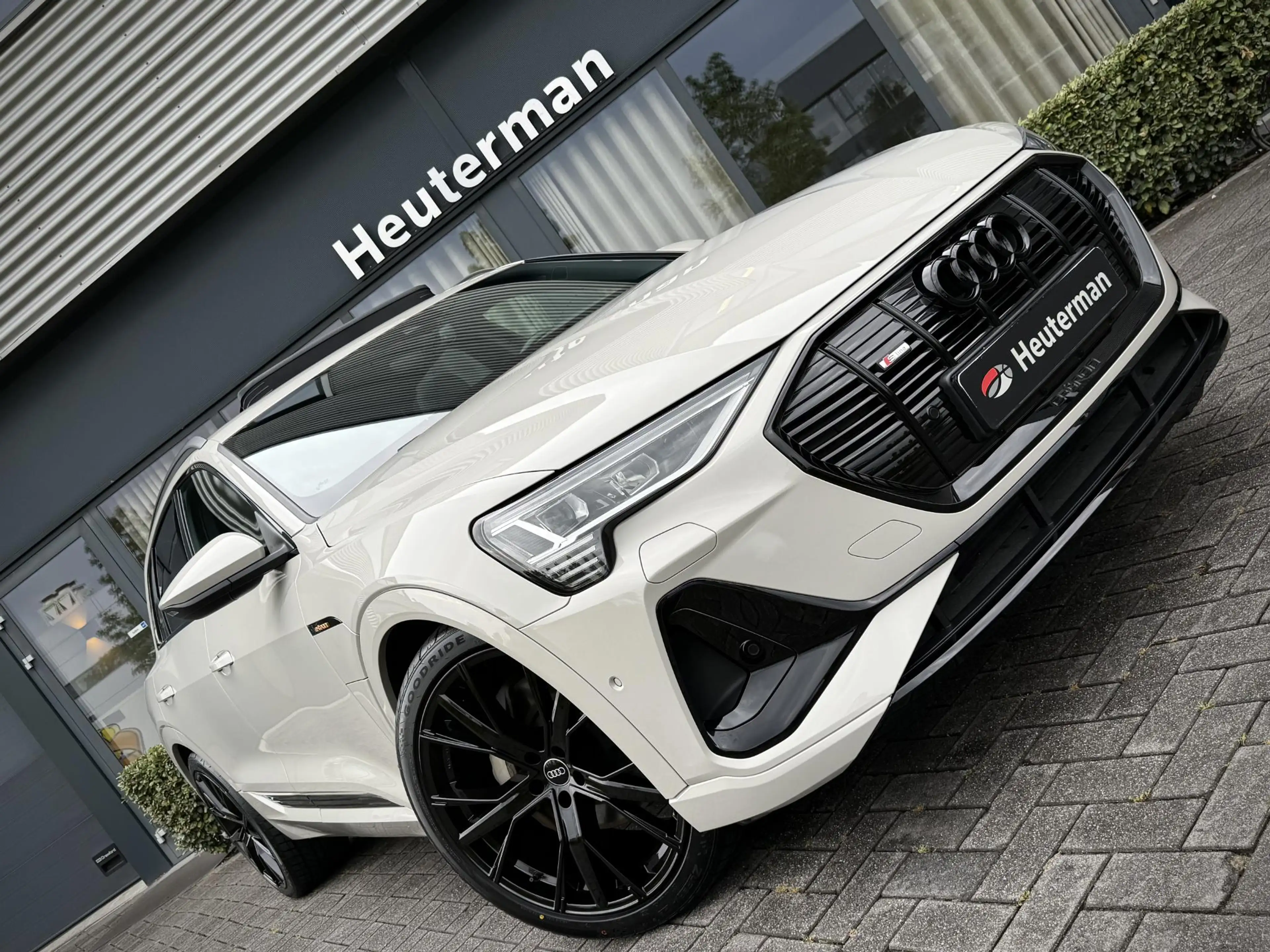 Audi e-tron 50 Quattro S line Black Edition/Pano/Krijt/96%SOH — photo 7