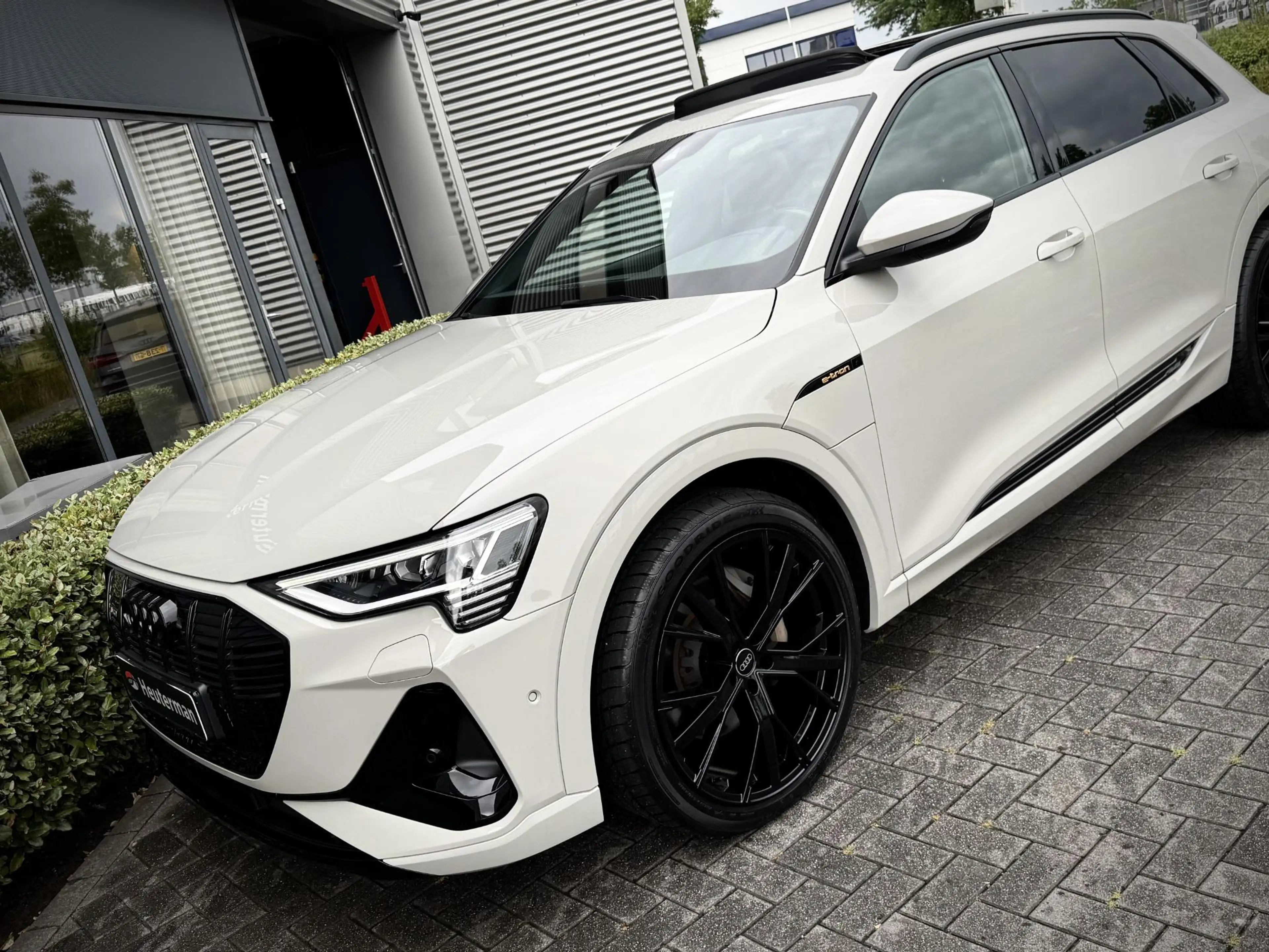 Audi e-tron 50 Quattro S line Black Edition/Pano/Krijt/96%SOH — photo 13