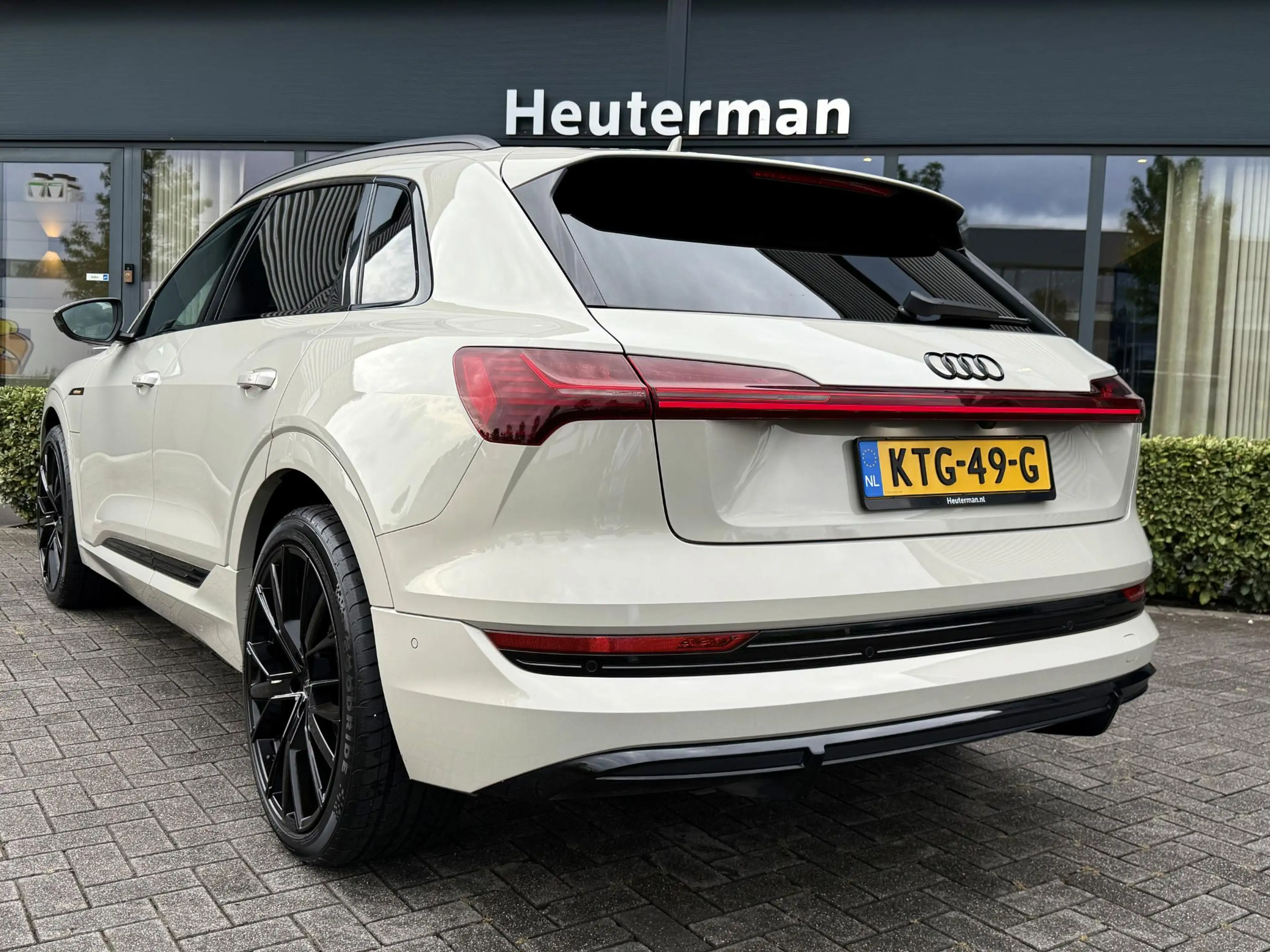 Audi e-tron 50 Quattro S line Black Edition/Pano/Krijt/96%SOH — photo 2
