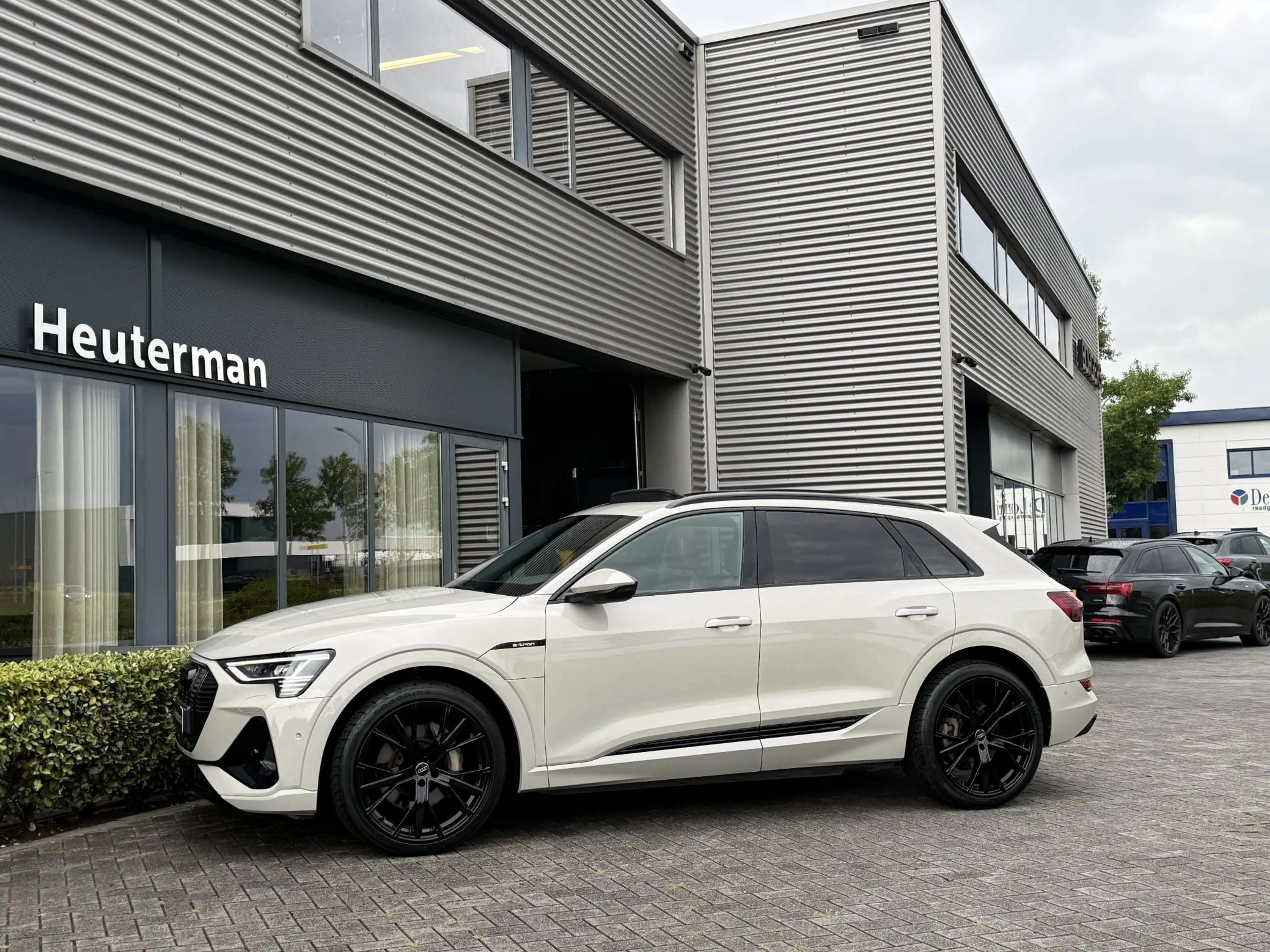 Audi e-tron 50 Quattro S line Black Edition/Pano/Krijt/96%SOH — photo 17