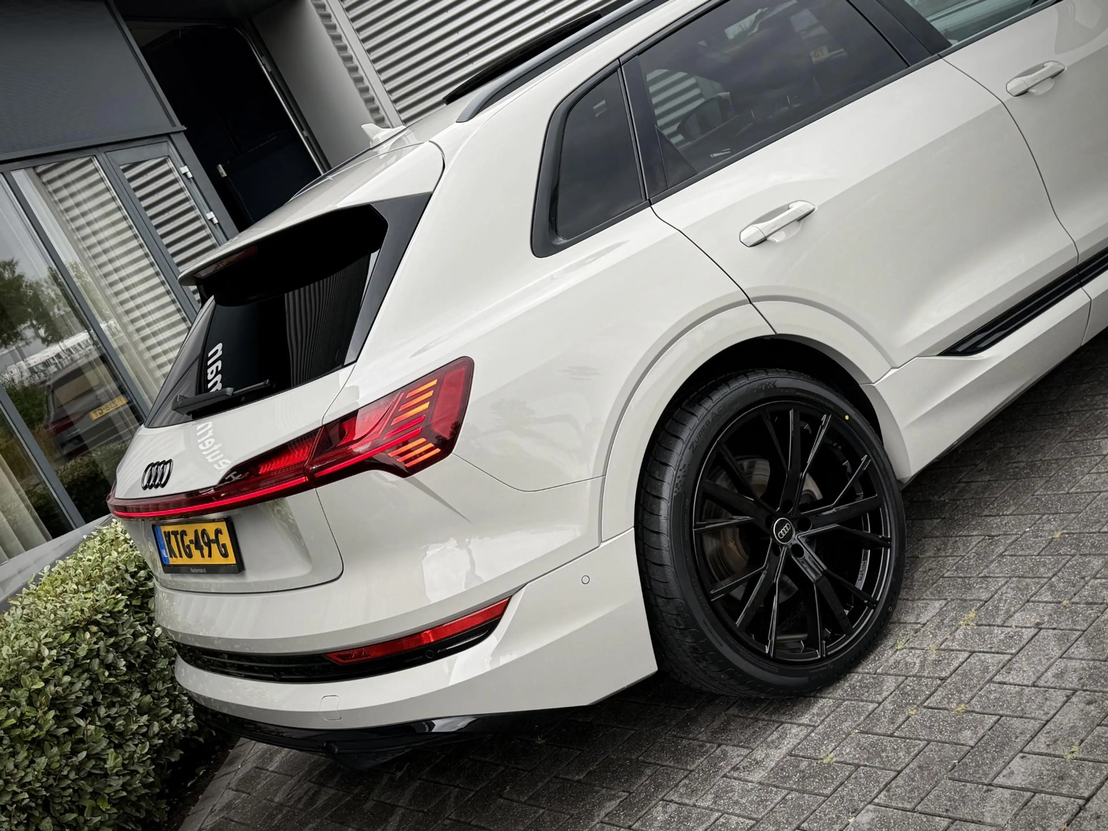 Audi e-tron 50 Quattro S line Black Edition/Pano/Krijt/96%SOH — photo 14