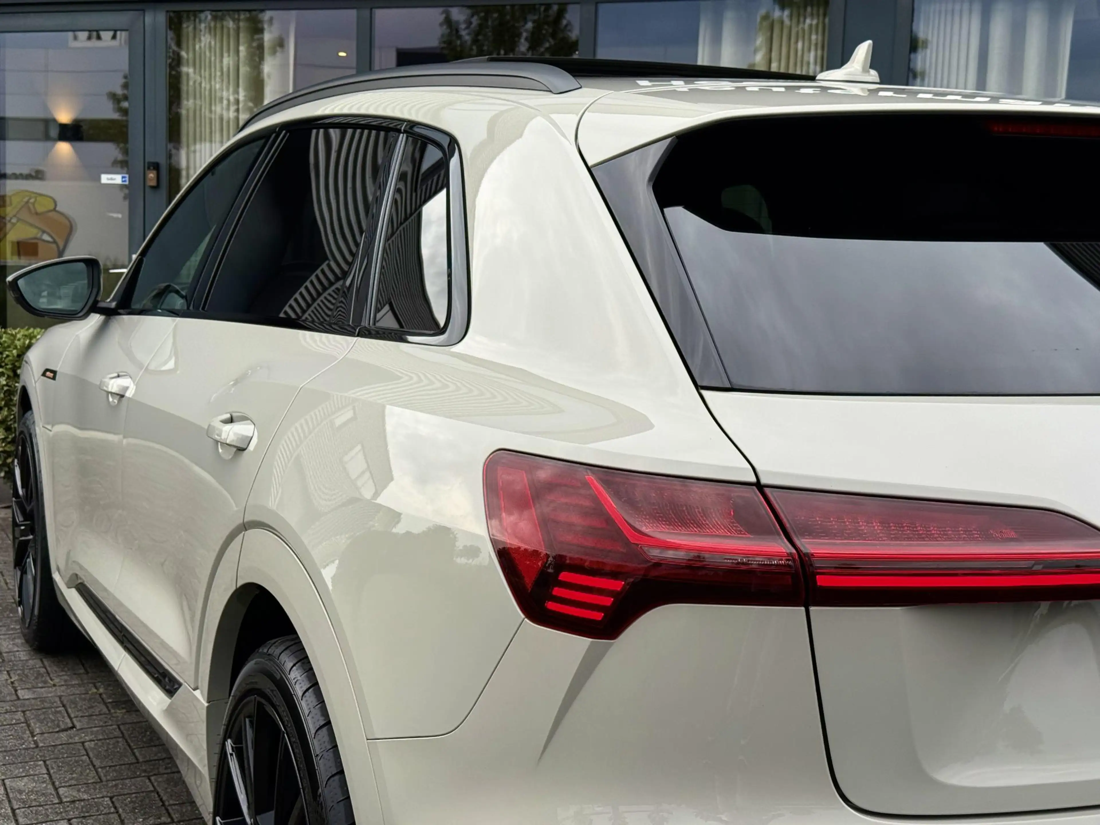 Audi e-tron 50 Quattro S line Black Edition/Pano/Krijt/96%SOH — photo 12