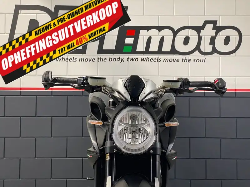 MV Agusta Dragster - foto 5