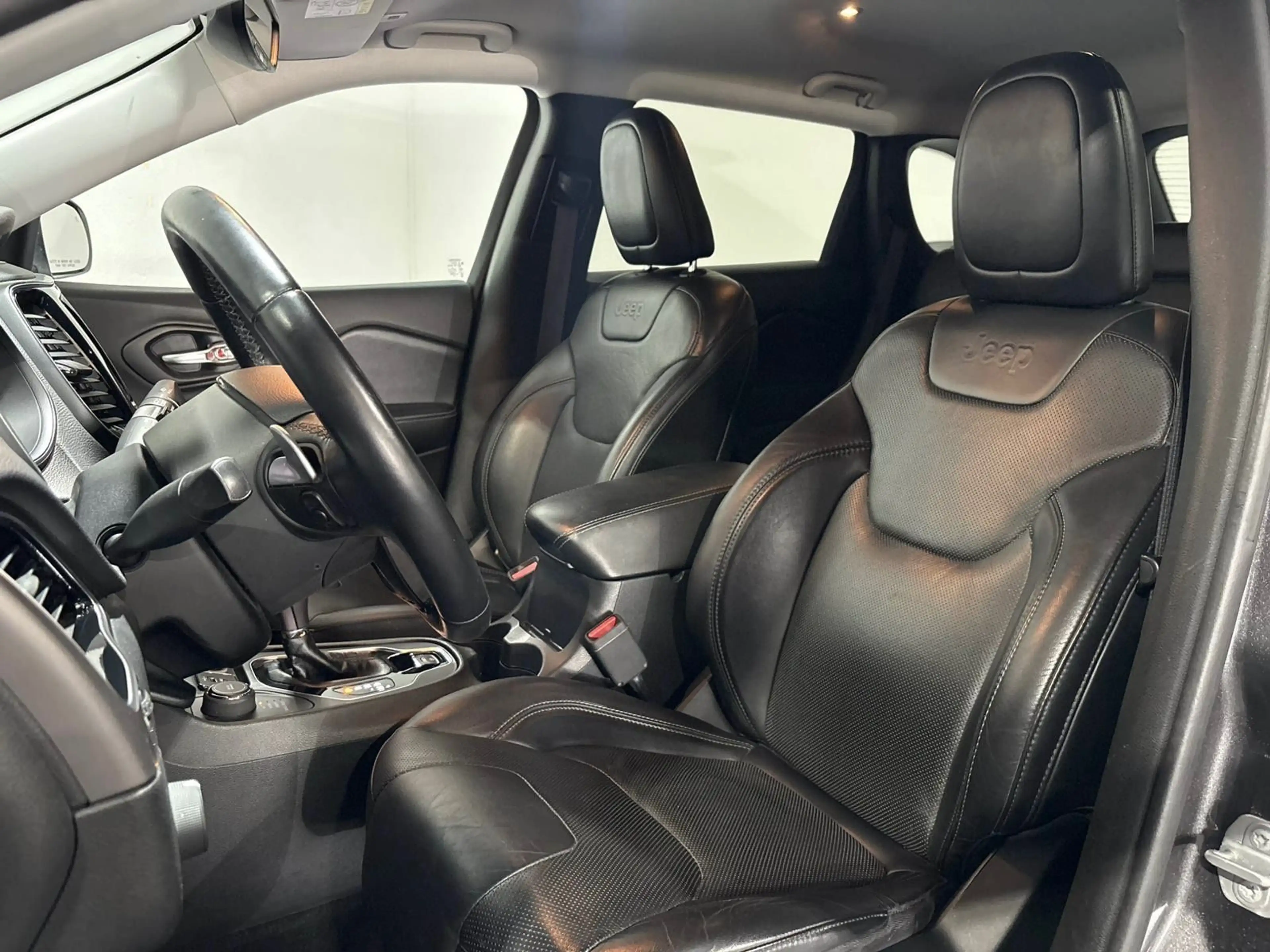 Jeep Cherokee Limited 4WD Leder Automatik Navi Xenon — photo 15