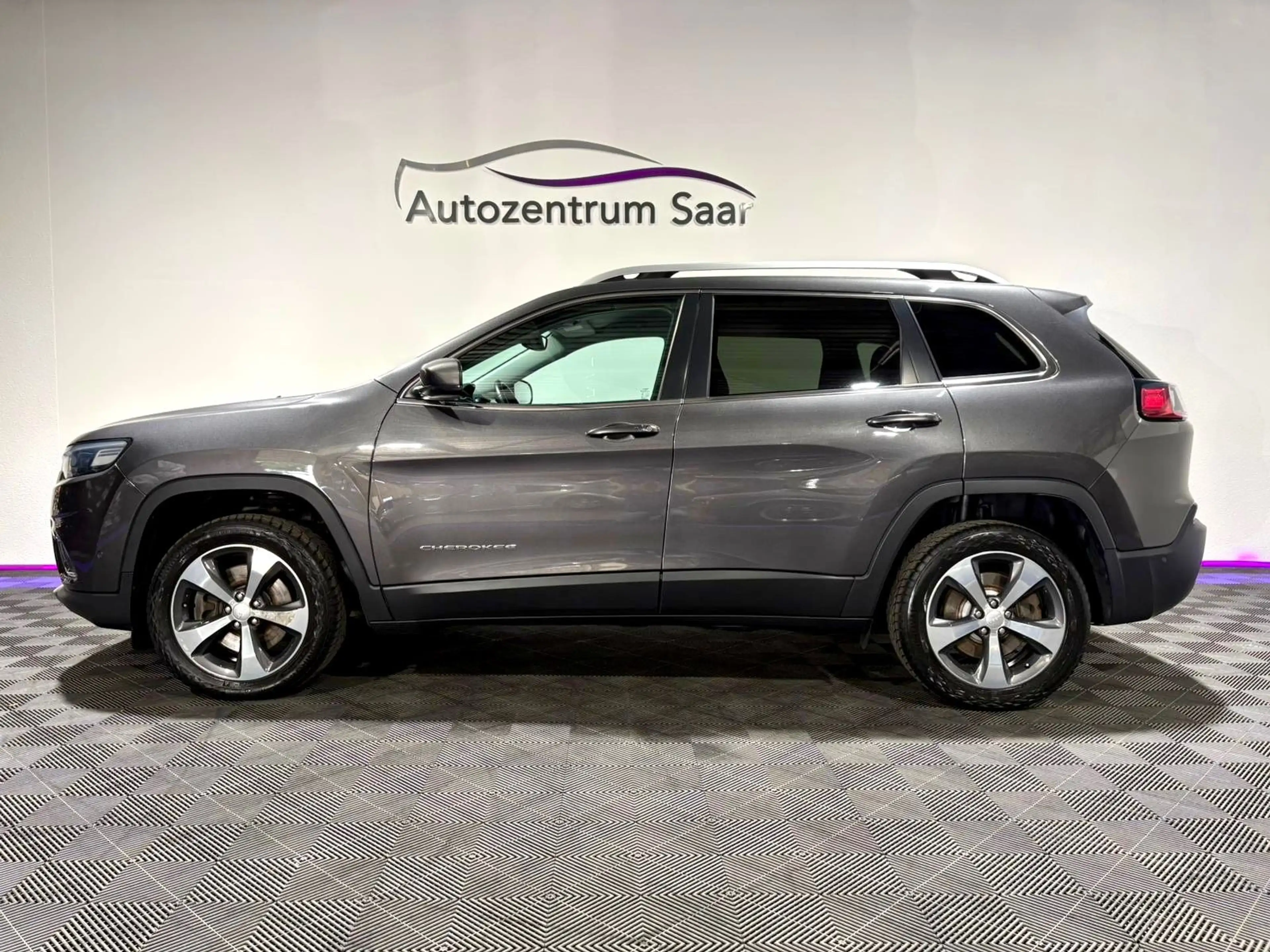 Jeep Cherokee Limited 4WD Leder Automatik Navi Xenon — photo 4