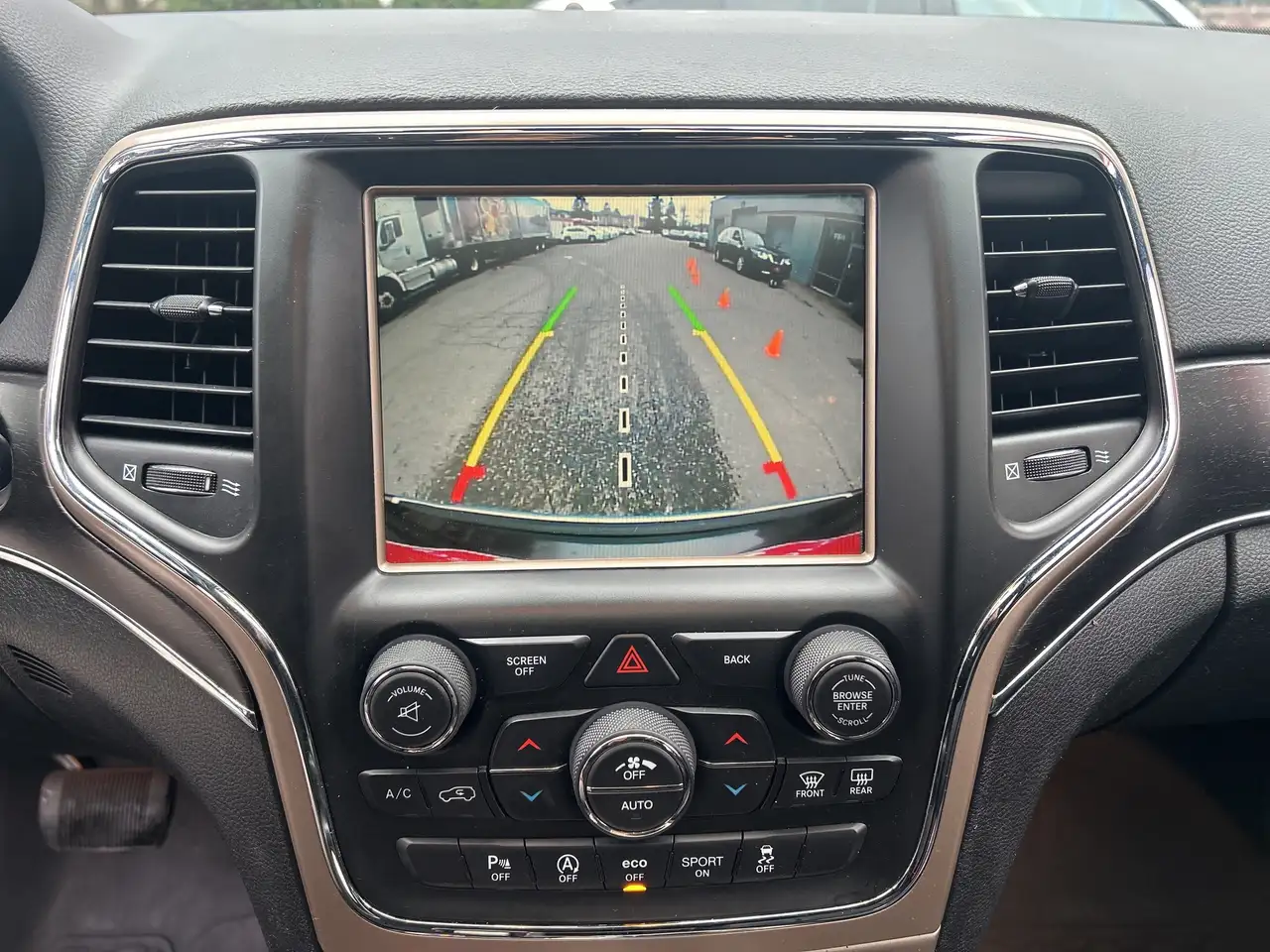 Jeep Grand Cherokee снимка Jeep Grand Cherokee