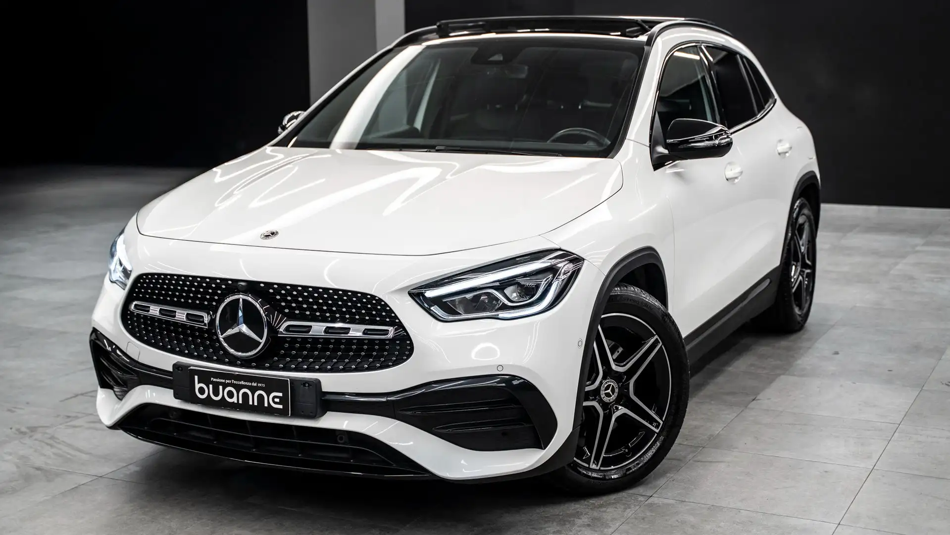 Mercedes-Benz GLA 200 D 4MATIC PREMIUM AMG TETTO APR. NAVI CAM FULL LED Weiß - 1