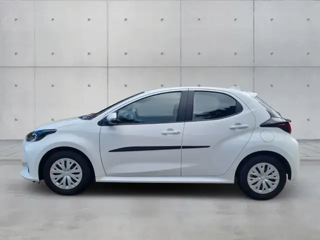Toyota Yaris view 3