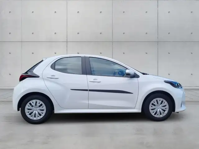 Toyota Yaris view 4