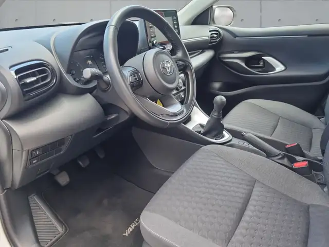 Toyota Yaris view 9