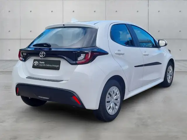 Toyota Yaris view 2