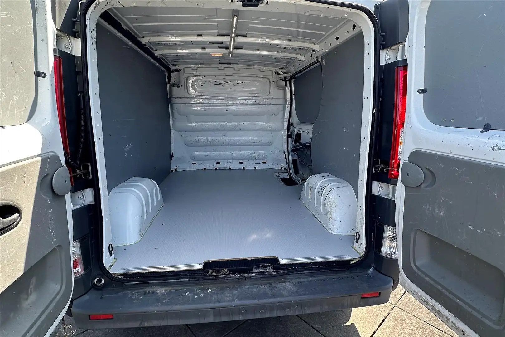 Renault Trafic 2.0 DCI 66KW | Airco Wit - 2