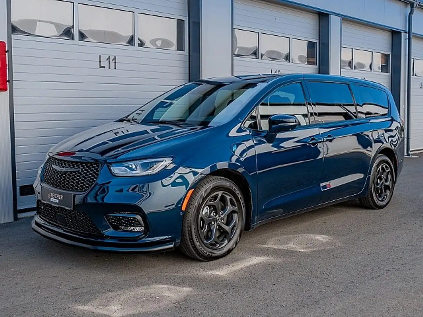 Chrysler Pacifica 2,7% Fixzins Leasing Hybrid Limited S 3,6 L V6 ... Bleu - 1