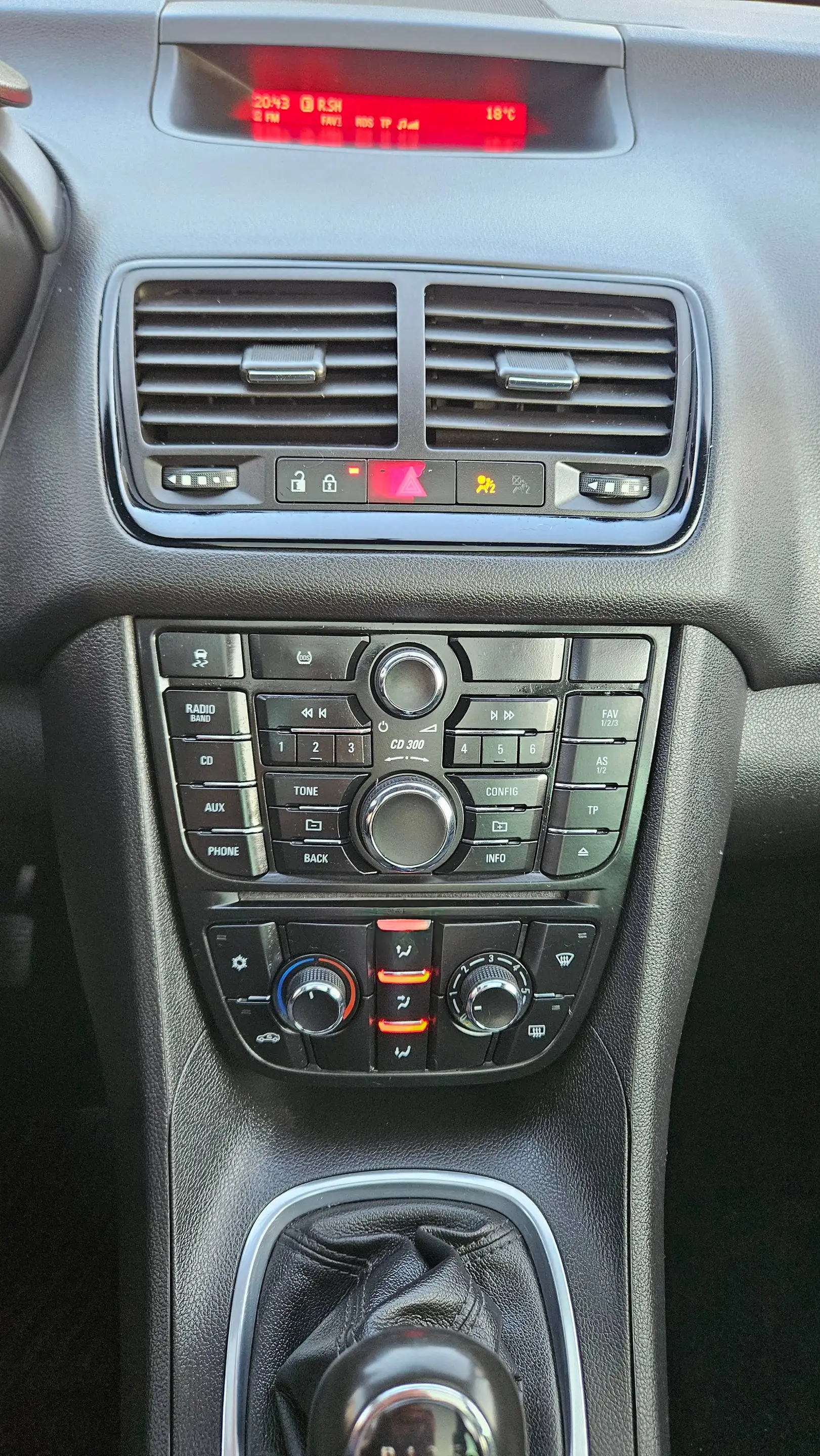 Opel Meriva Meriva 1.4 PANORAMADACH - ALLWETTERREIFEN TÜV&AU NEU — photo 10