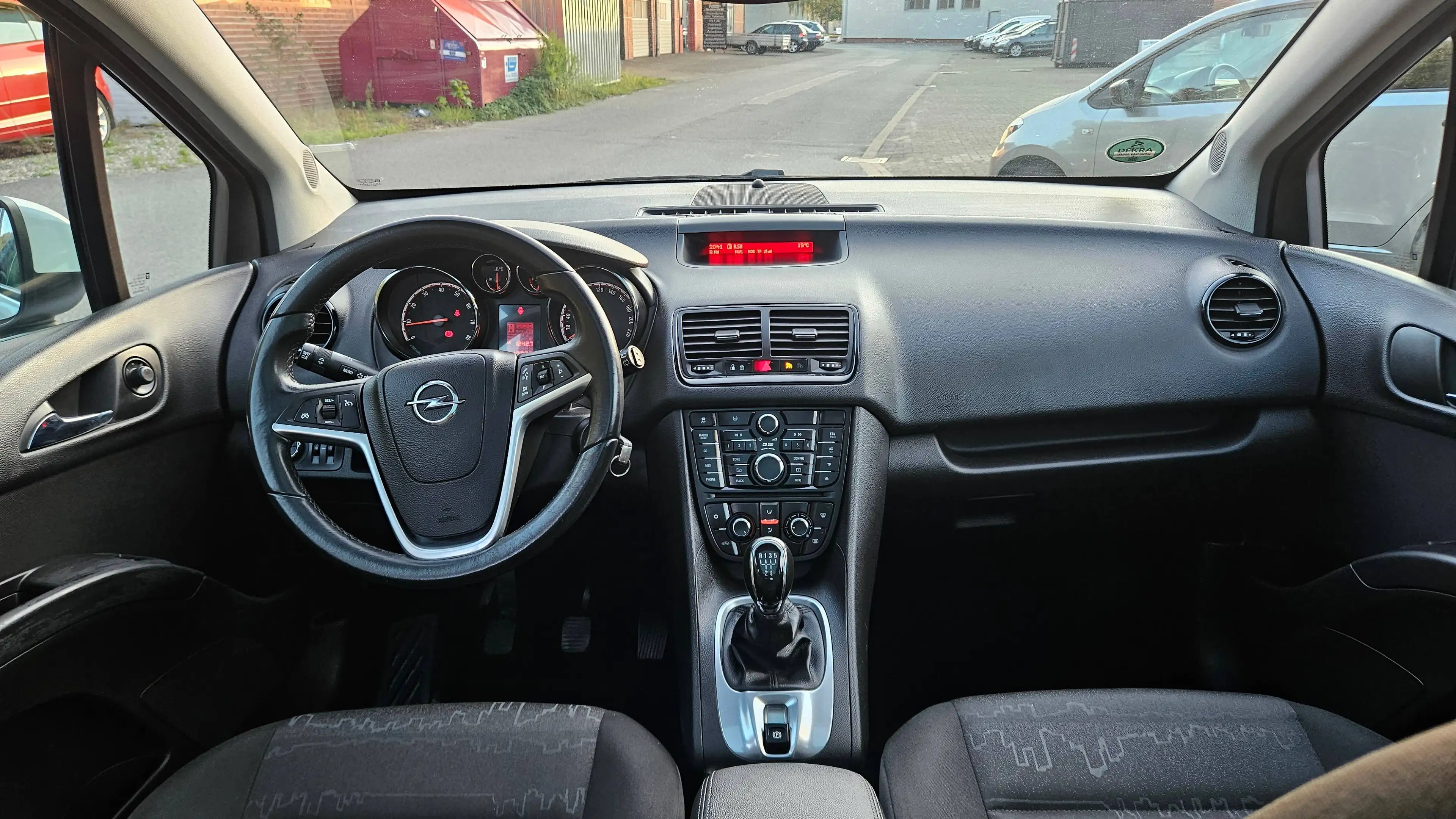 Opel Meriva Meriva 1.4 PANORAMADACH - ALLWETTERREIFEN TÜV&AU NEU — photo 7