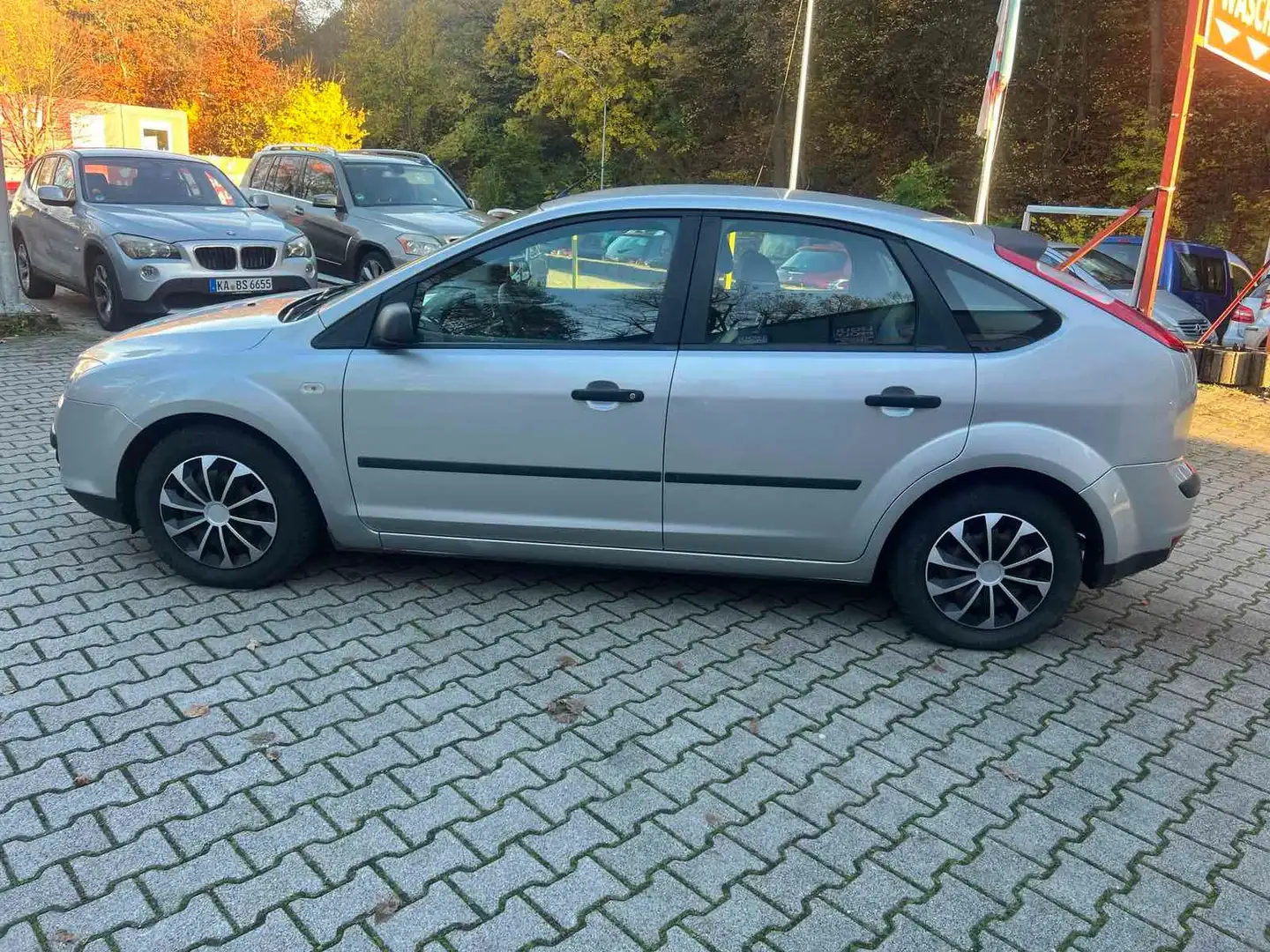 Ford Focus Trend 2 Hand Klima Preis inkl Neu Tüv Silber - 1