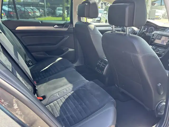 Volkswagen Passat view 15