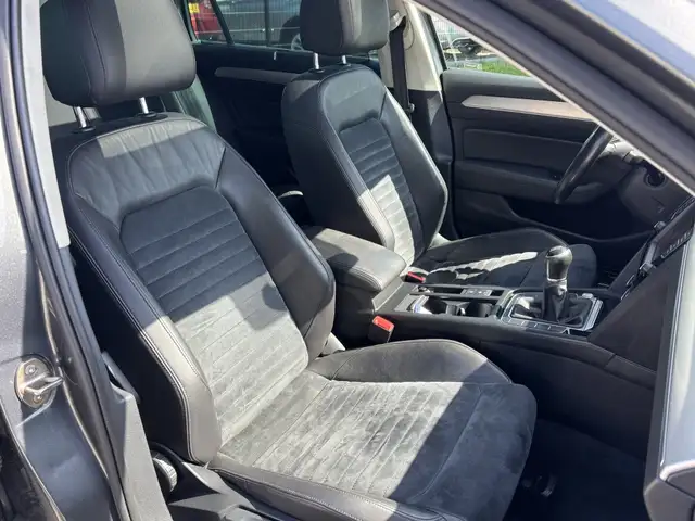 Volkswagen Passat view 14
