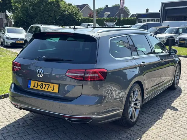 Volkswagen Passat view 5