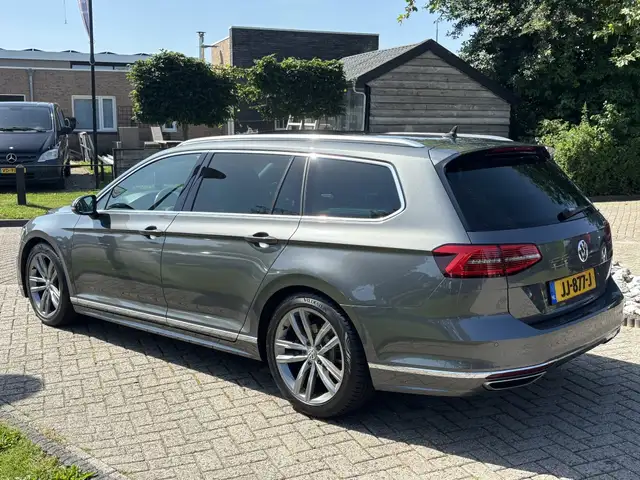 Volkswagen Passat view 6