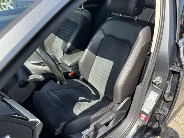 Volkswagen Passat view 12
