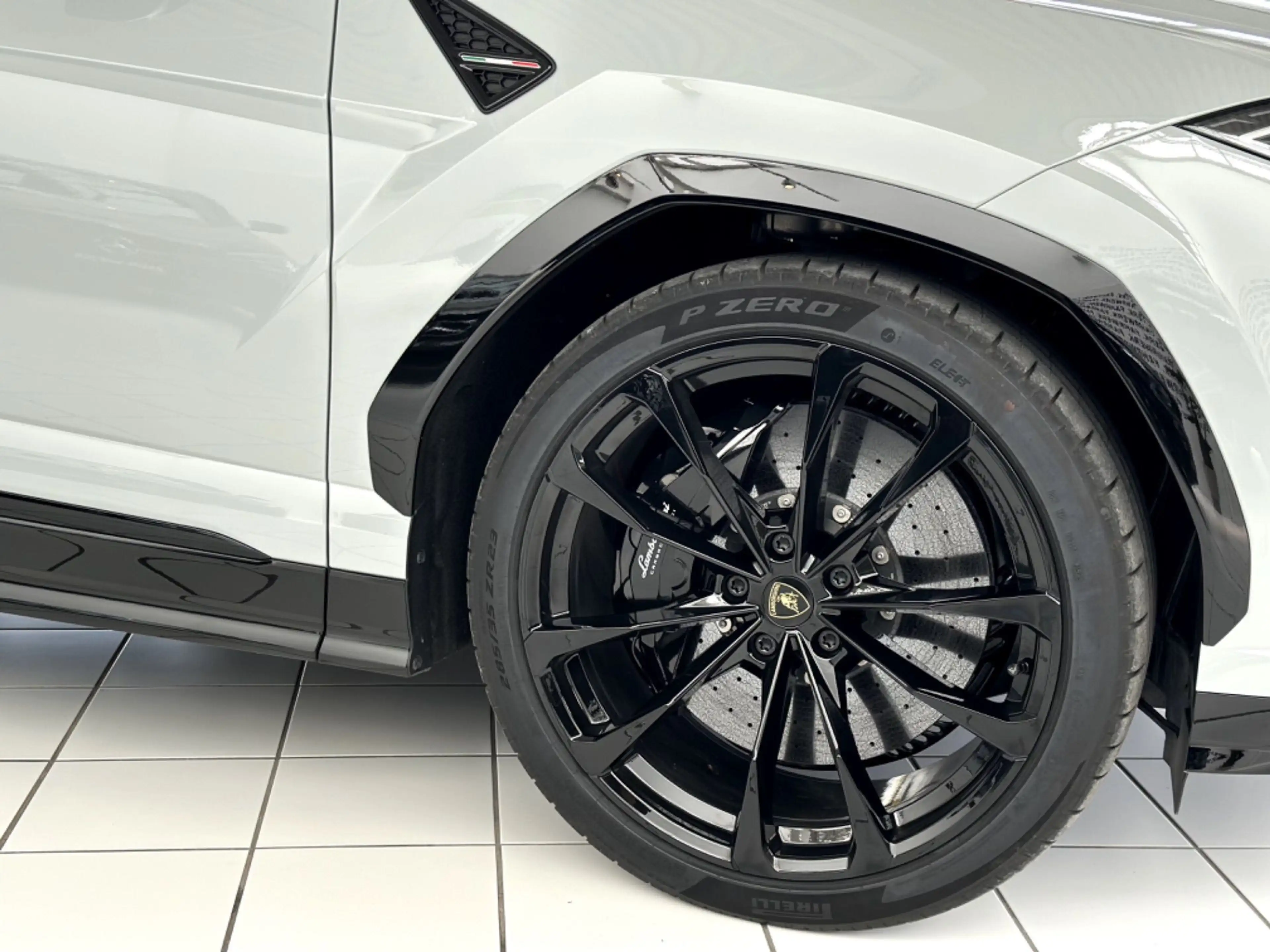 Lamborghini Urus SE *Vollausstattung* *X-Pell* — photo 3