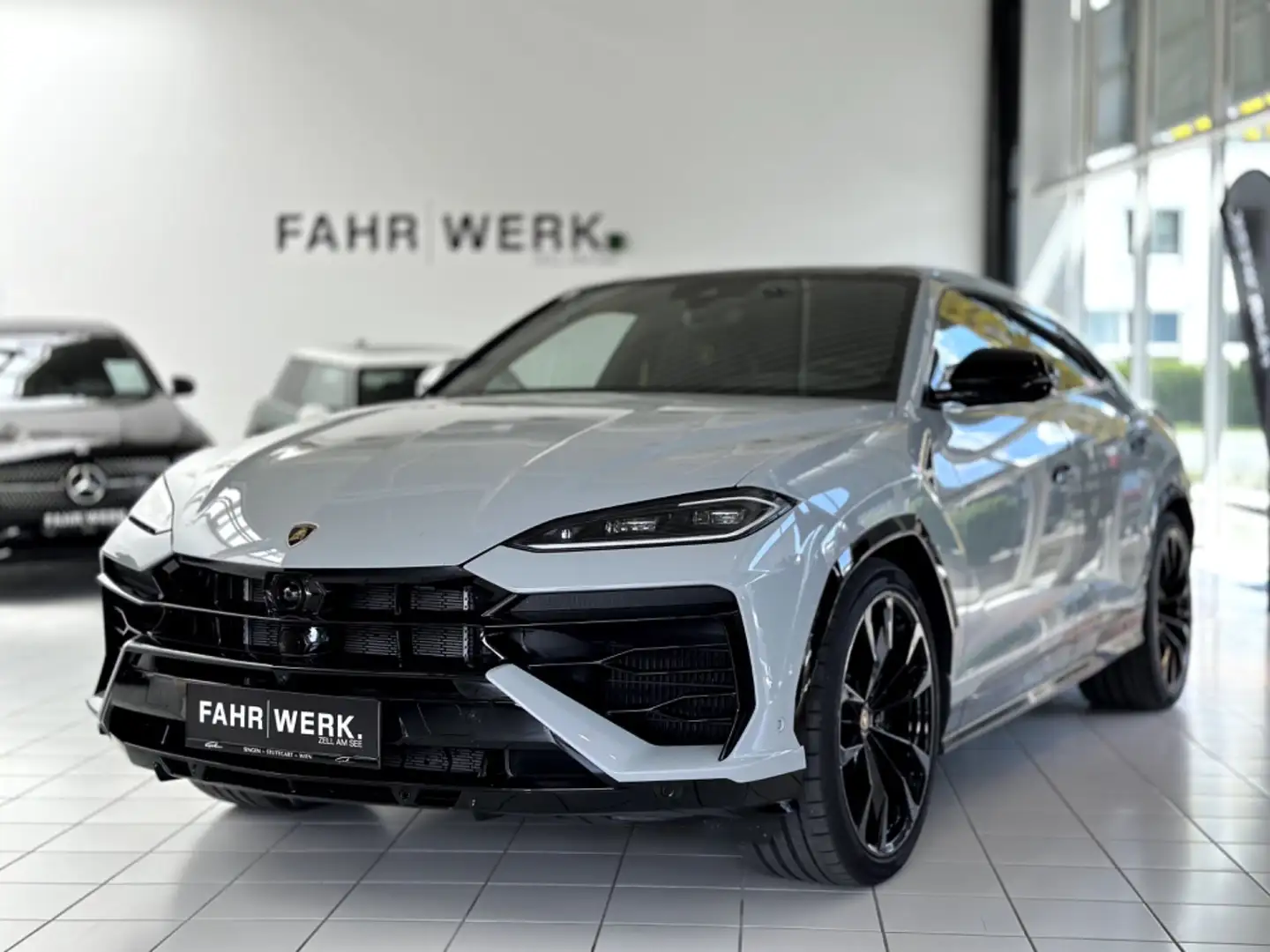 Lamborghini Urus SE  *Vollausstattung* *X-Pel Folierung mit Kerami Grau - 1