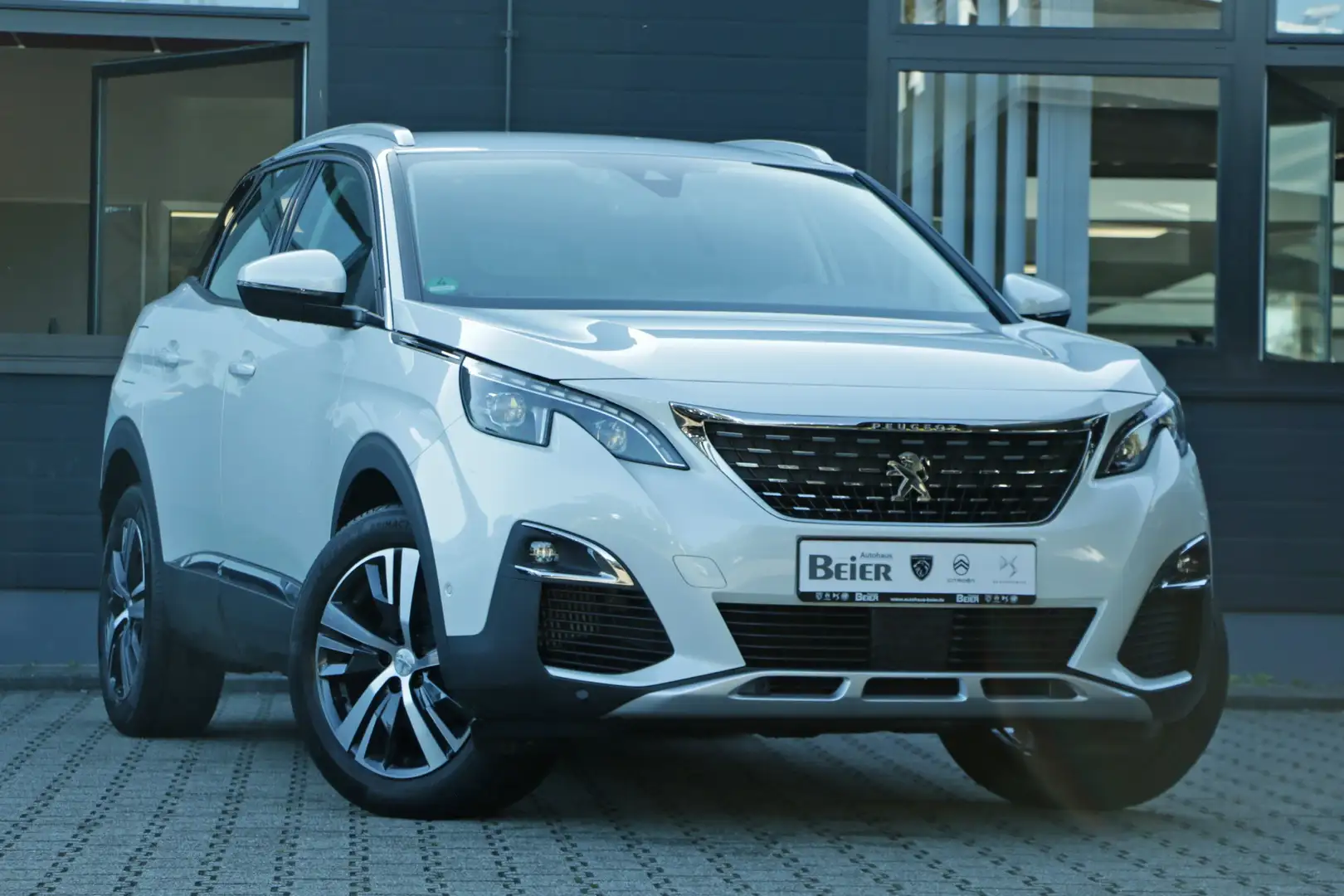 Peugeot 3008 1.2 PureTech 130 Allure Navi/ Sitzh./ Keyless Weiß - 2