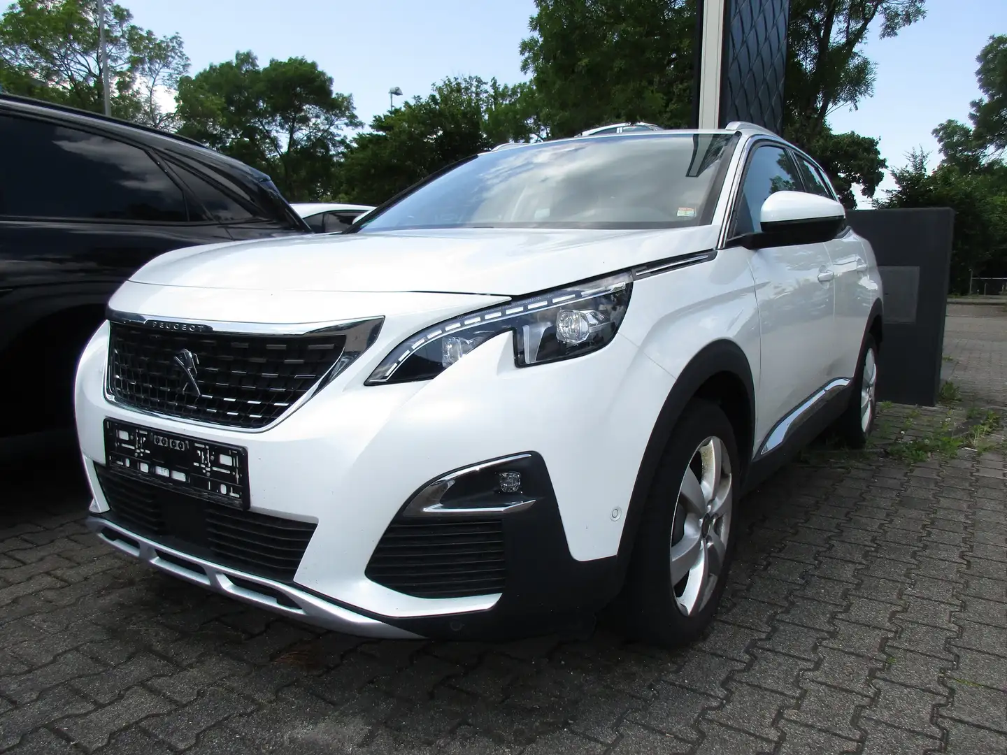 Peugeot 3008 1.2 PureTech 130 Allure Navi/ Sitzh./ Keyless Weiß - 1