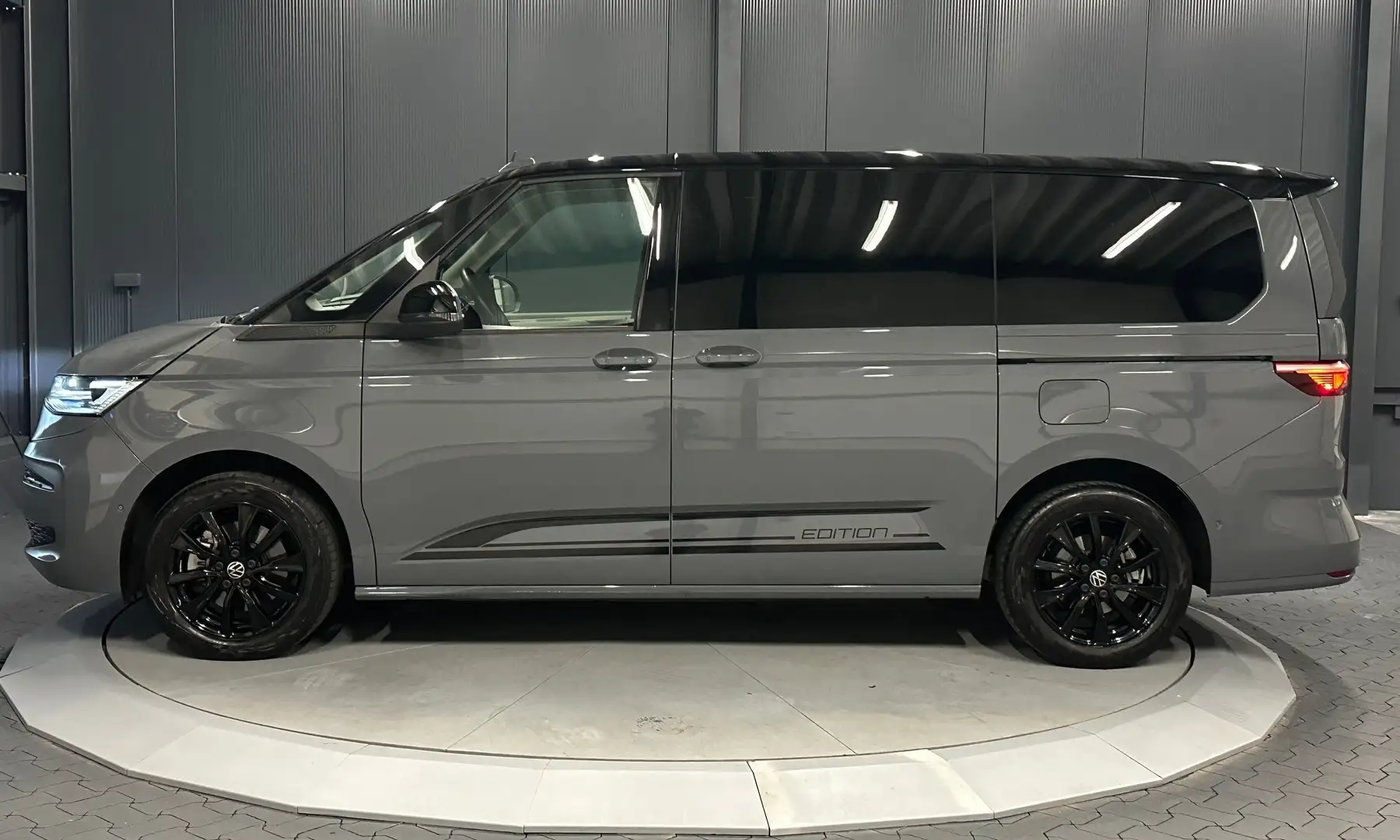 Volkswagen T7 Multivan Edition lang*EasyOpen*AHK*VW-GARANTIE*TISCH*KEYLES Grau - 2