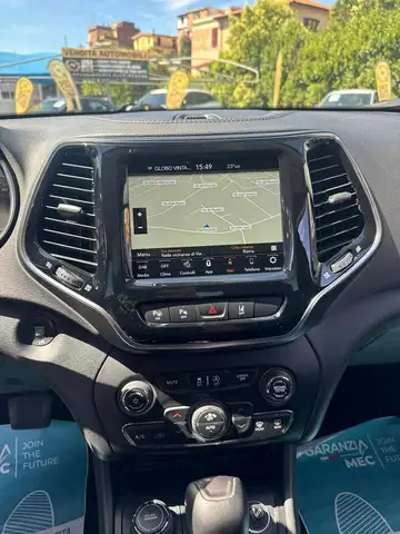 Jeep Cherokee view 15