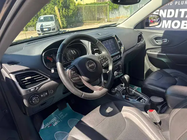 Jeep Cherokee view 7